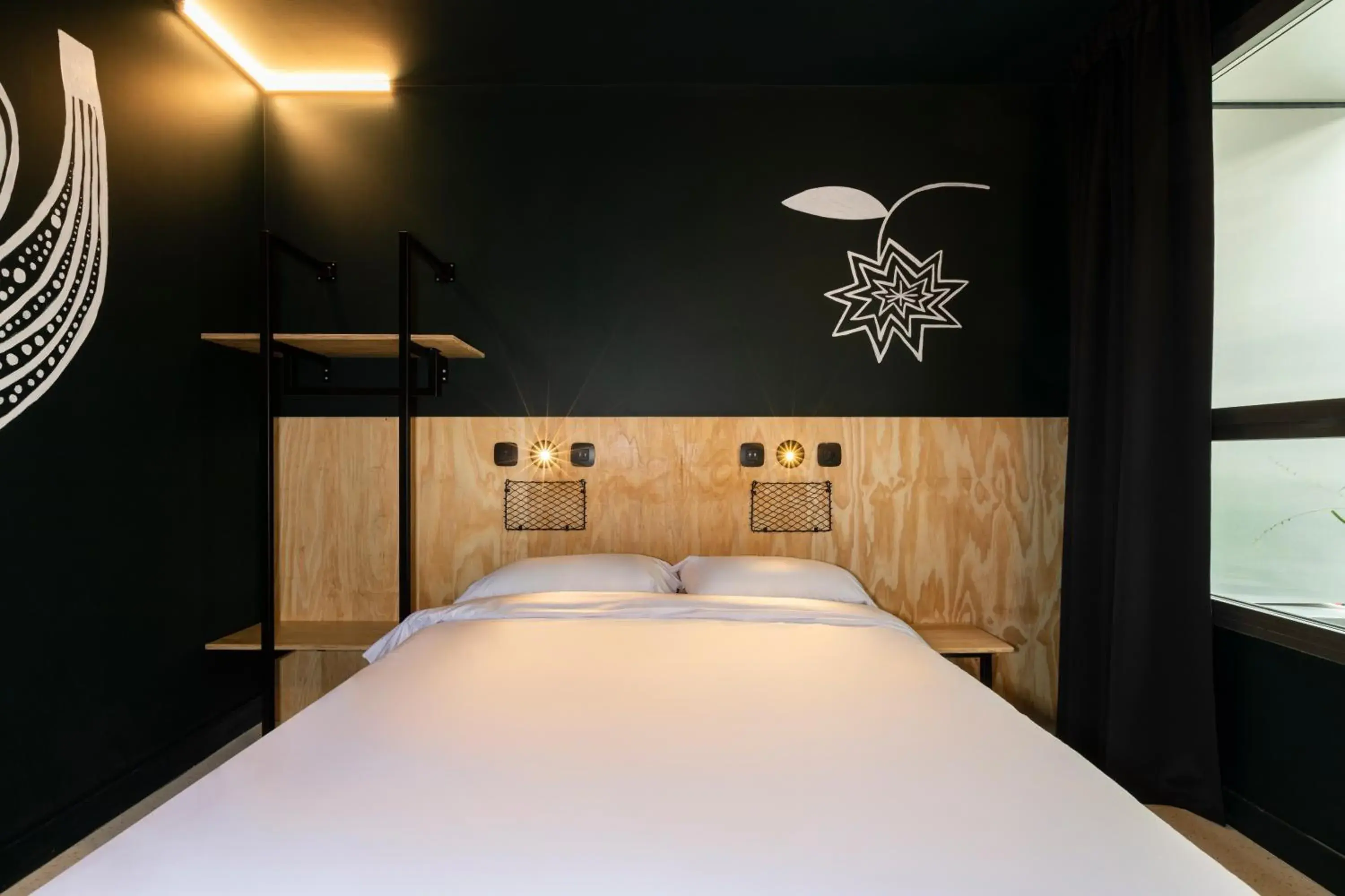 Bedroom in JO&JOE Paris - Nation