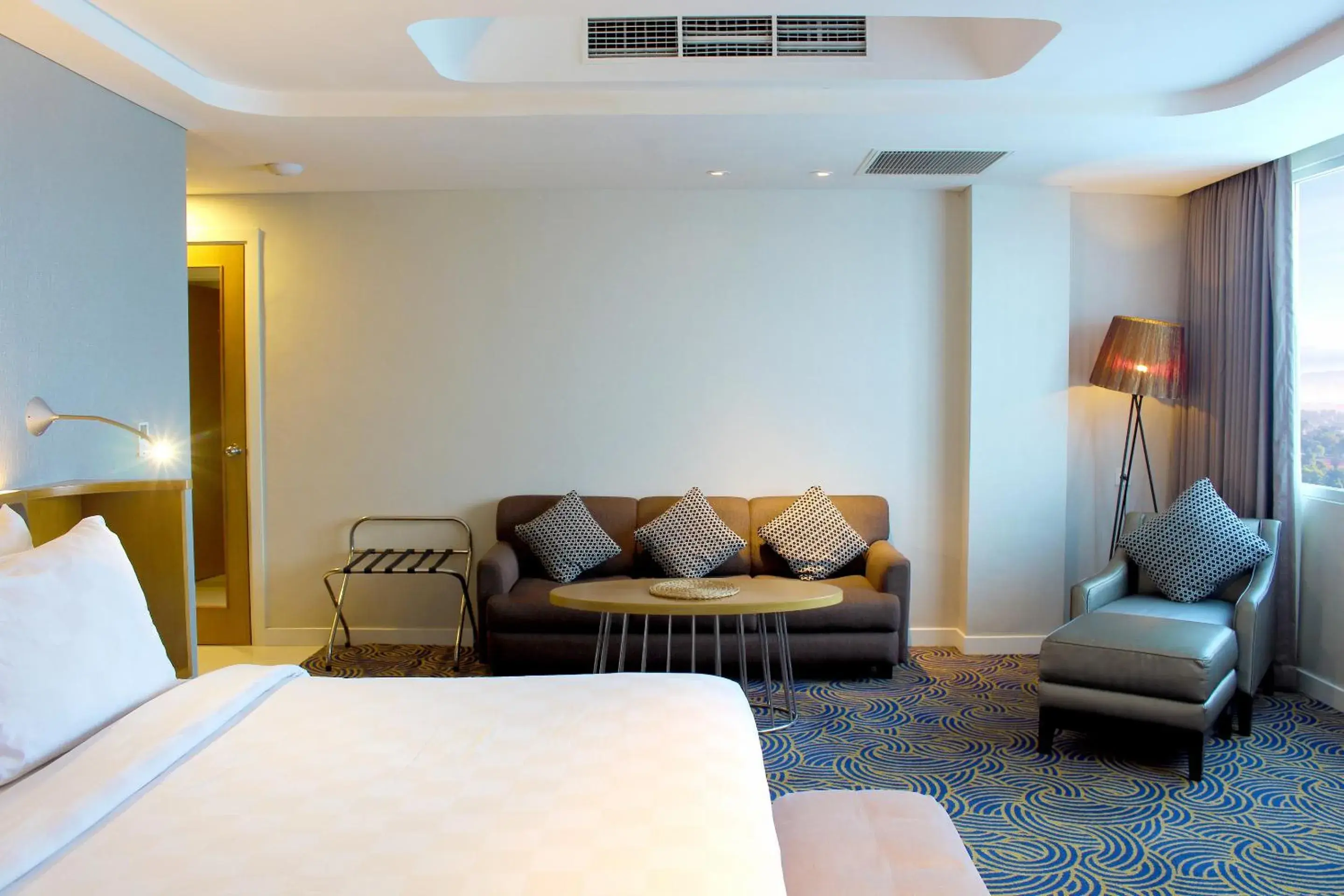 Bedroom, Seating Area in Hotel Ciputra Cibubur managed by Swiss-Belhotel International