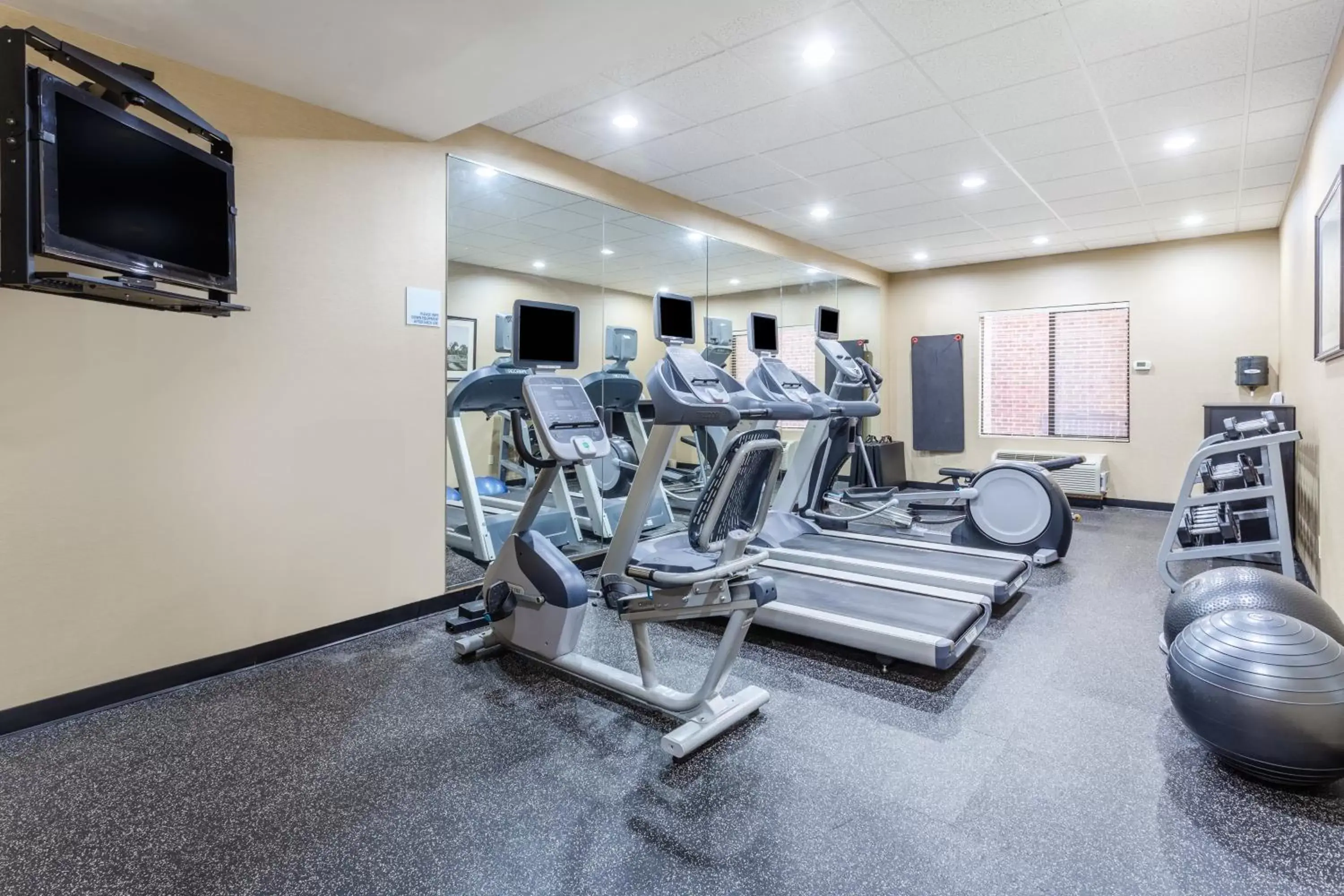 Fitness centre/facilities, Fitness Center/Facilities in Holiday Inn Express Charles Town, an IHG Hotel
