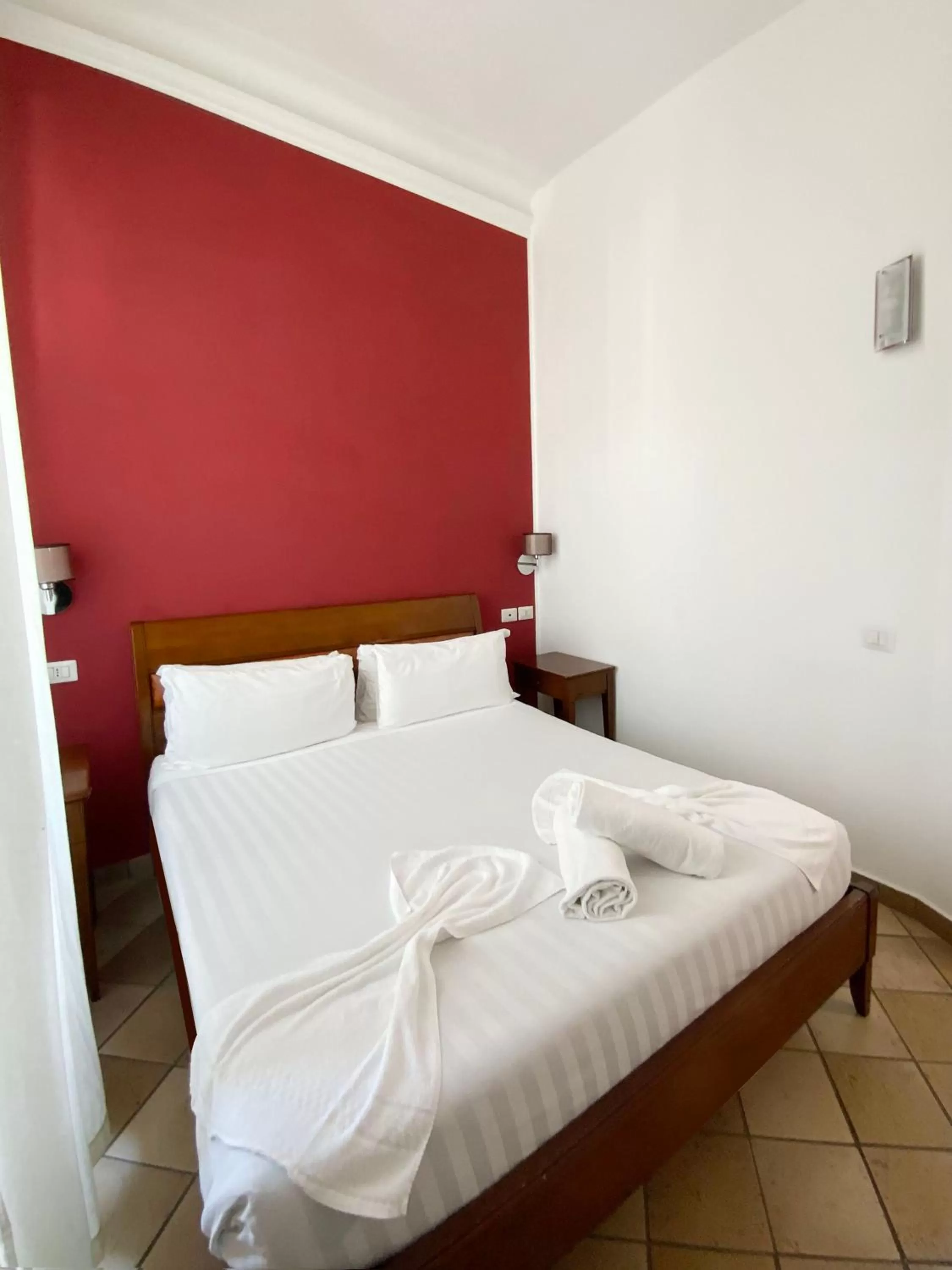 Bedroom, Bed in Roma Resort Colosseum