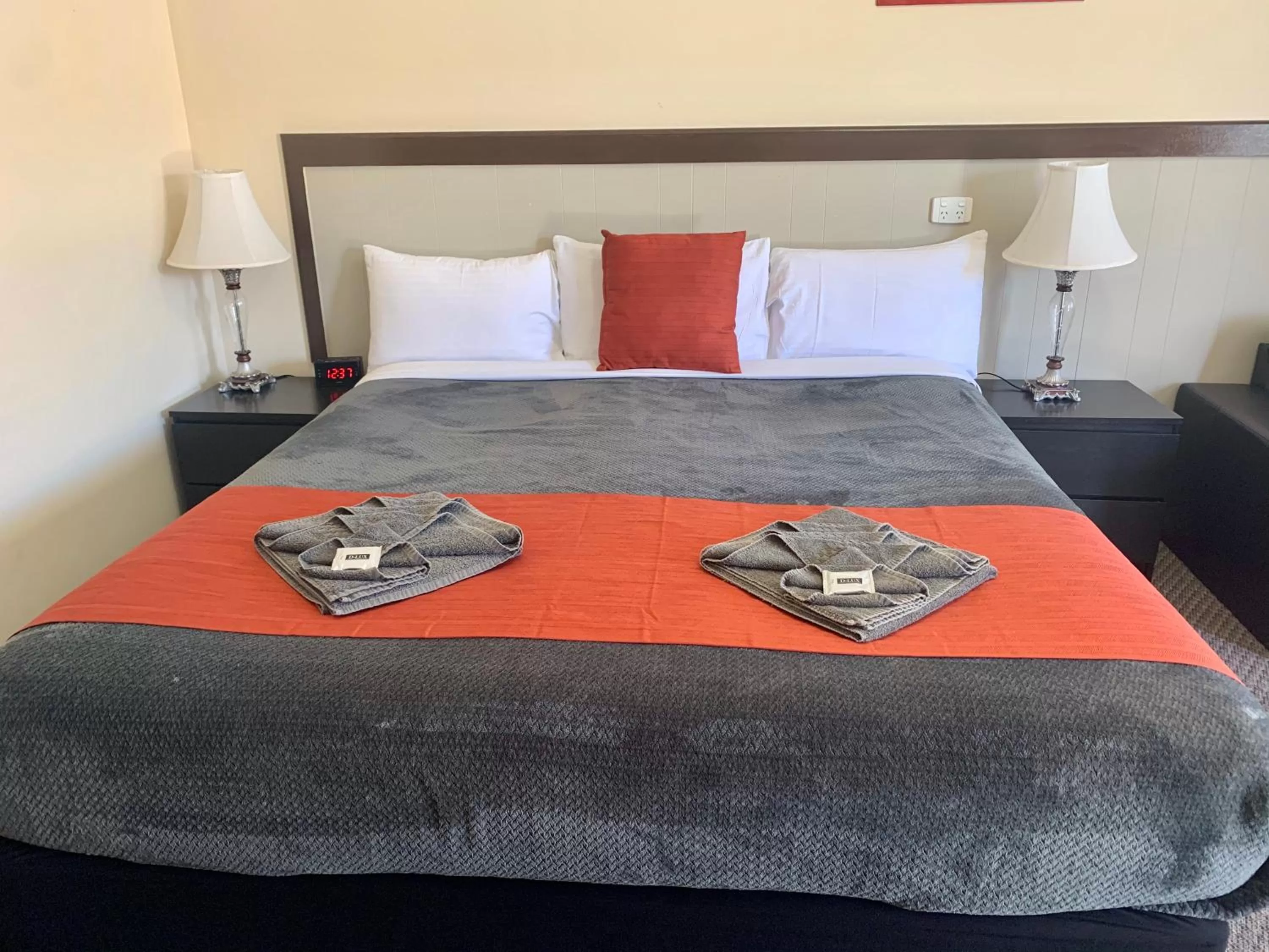 Bed in Gilgandra Motel