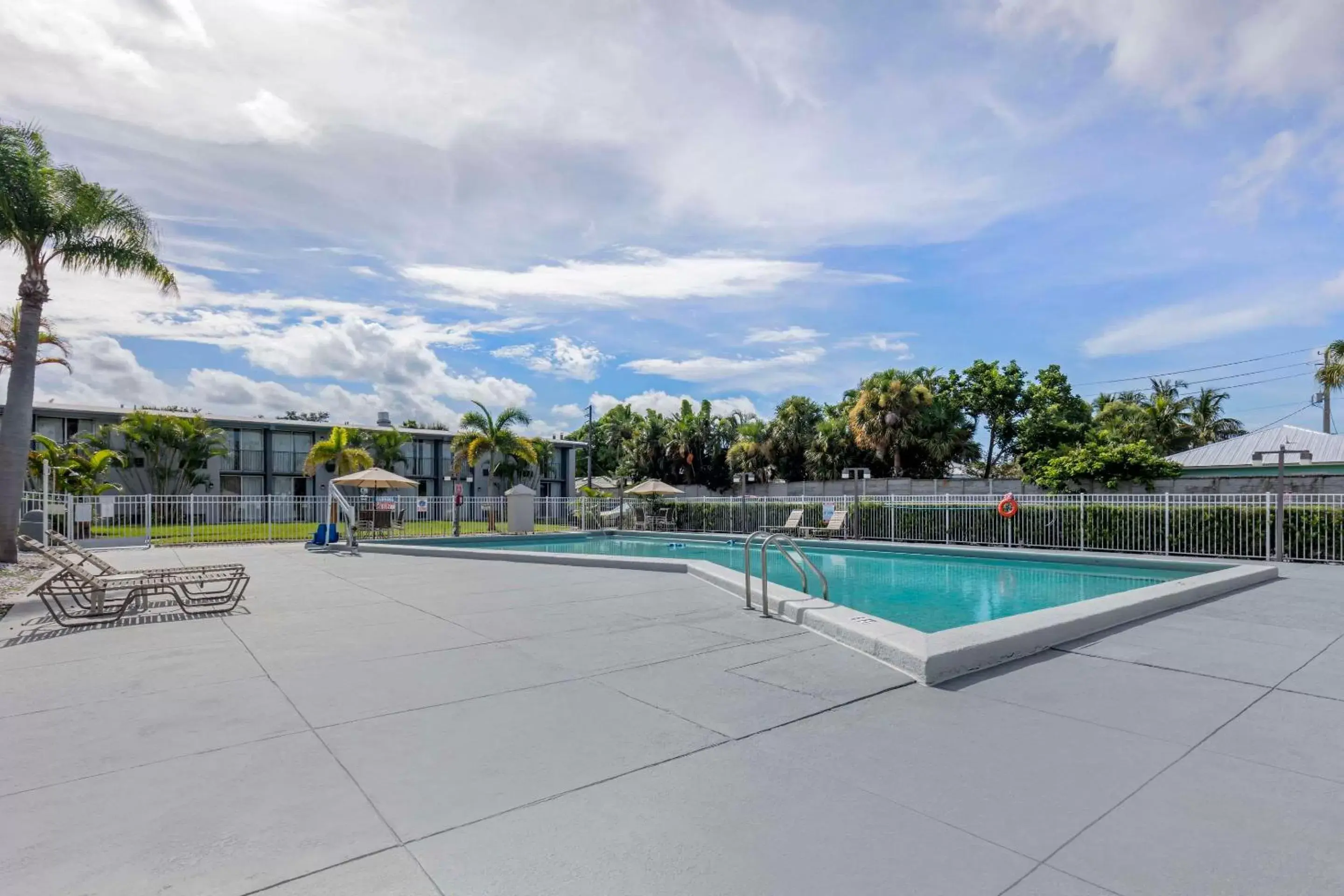 Swimming Pool in Quality Inn Downtown Stuart