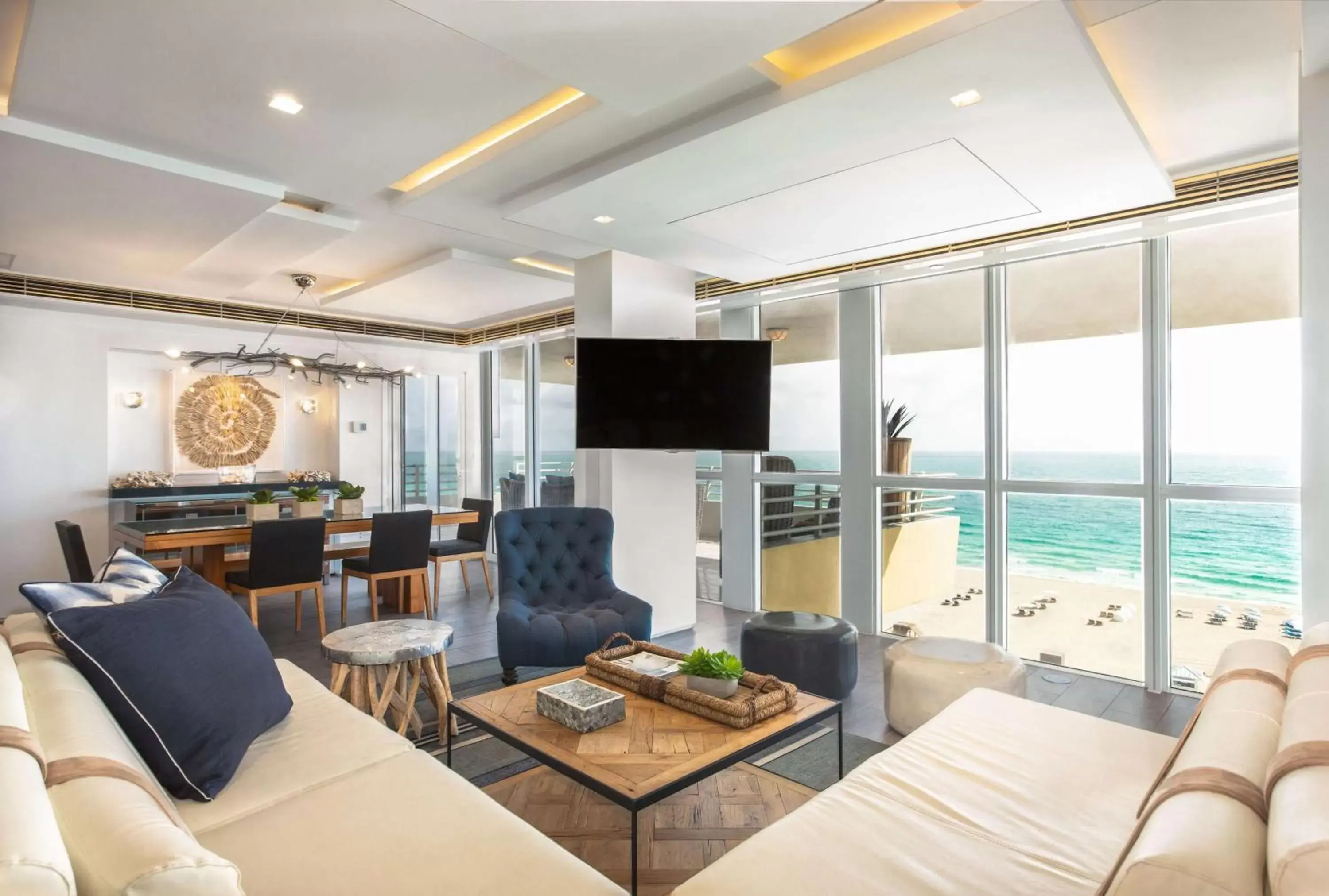 Living room in Hilton Bentley Miami/South Beach