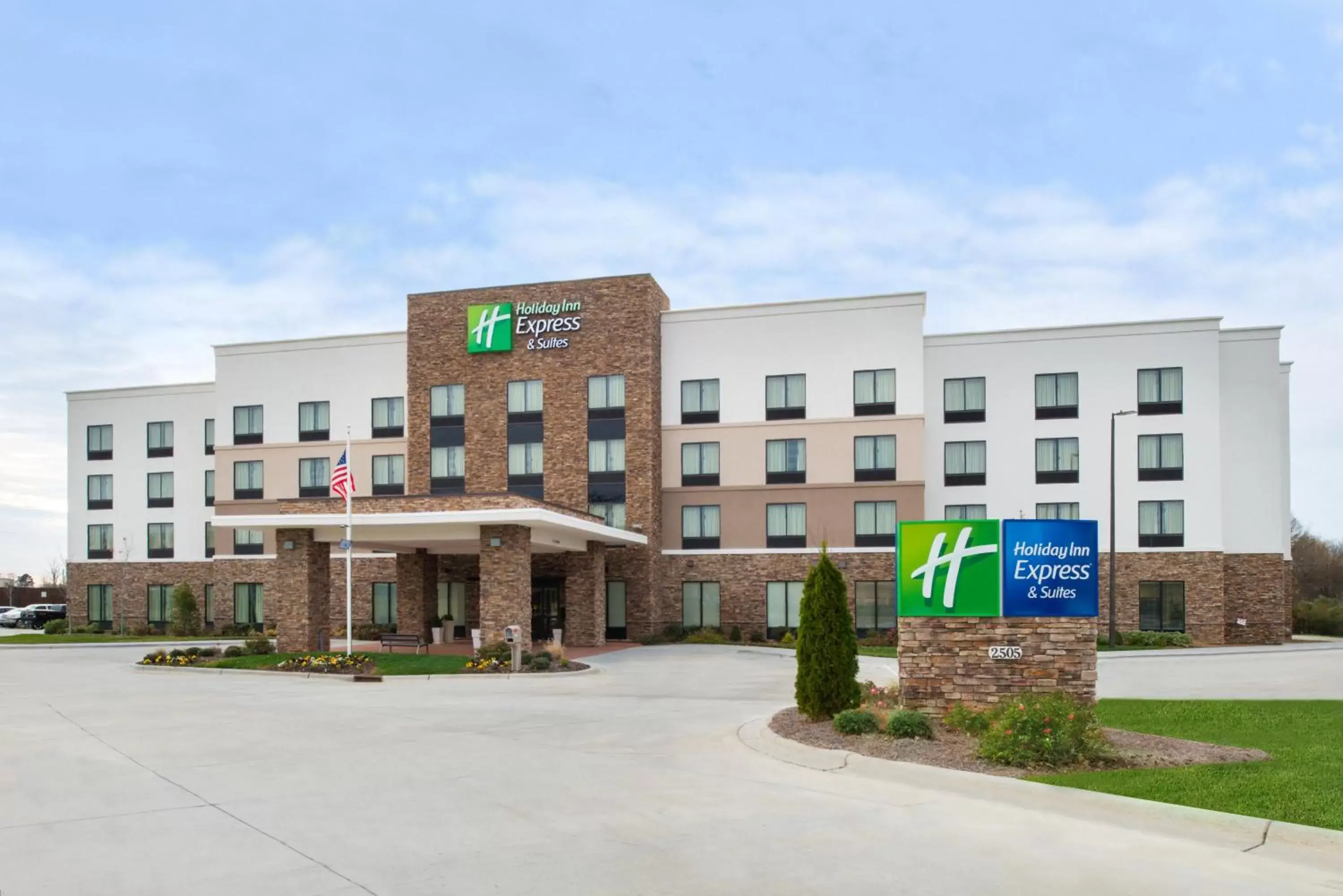 Property Building in Holiday Inn Express & Suites Monroe, an IHG Hotel