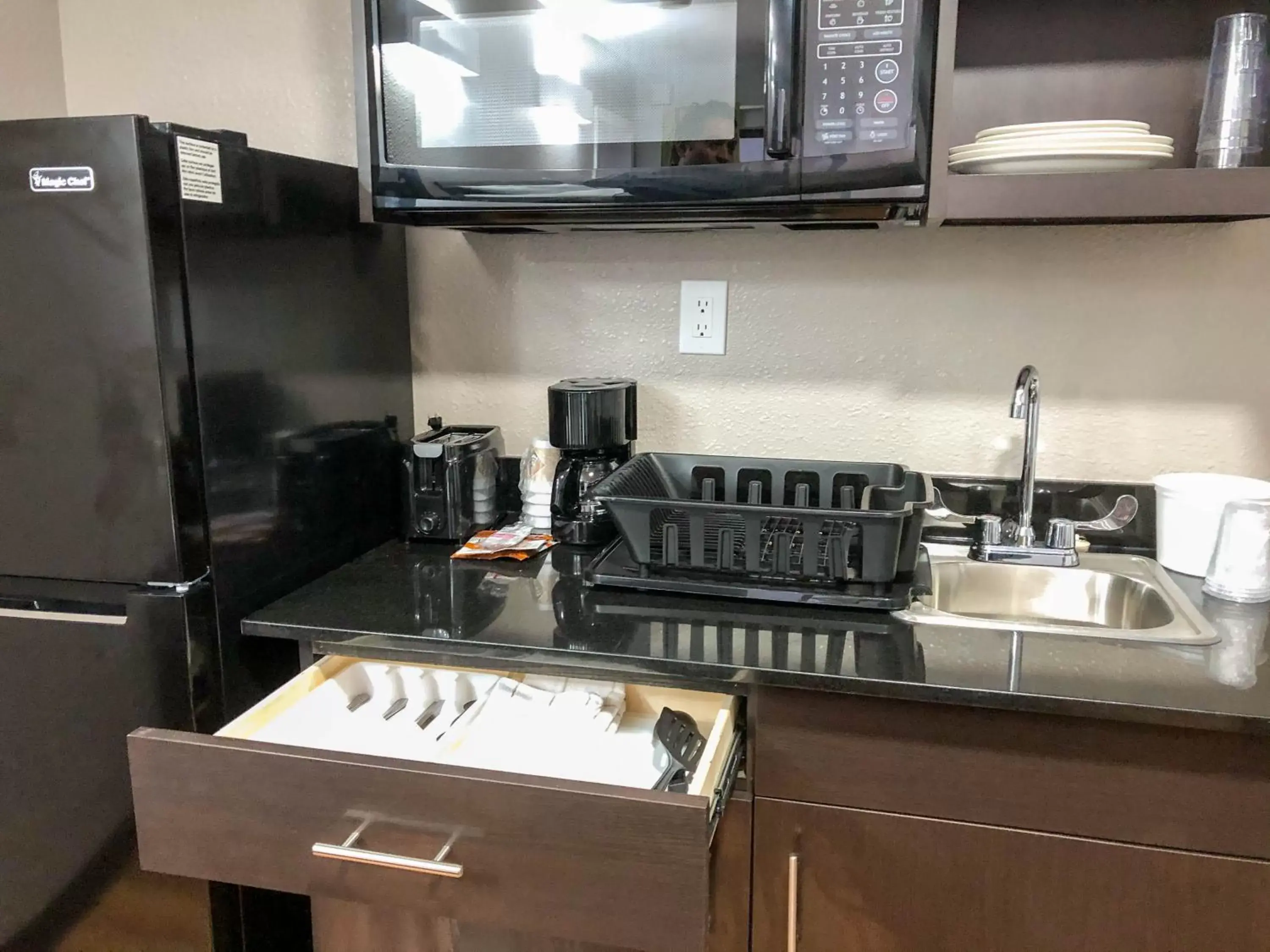 Kitchen or kitchenette, Kitchen/Kitchenette in Studio 6 Wichita, KS - Airport