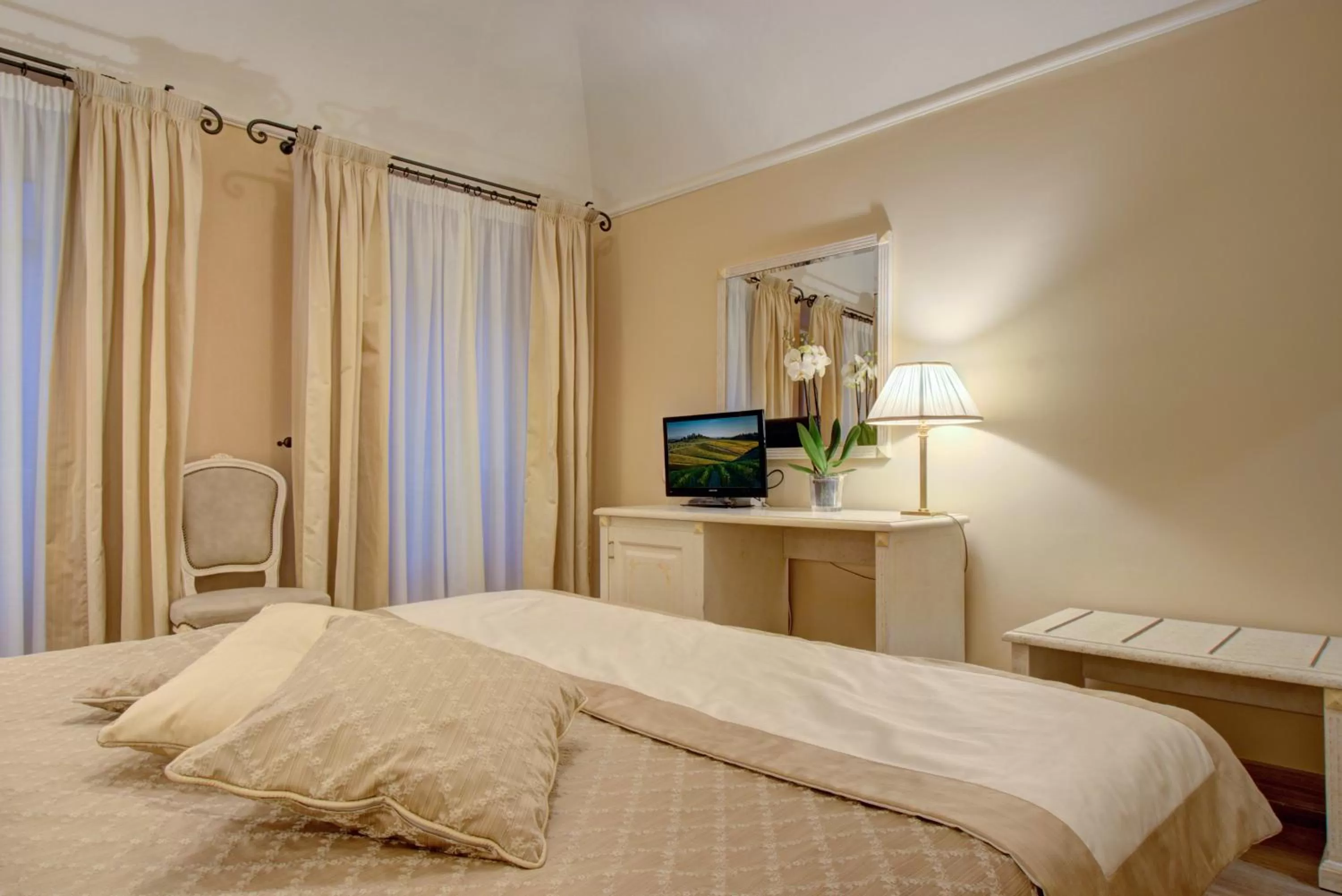 Bedroom, Bed in Hotel La Locanda