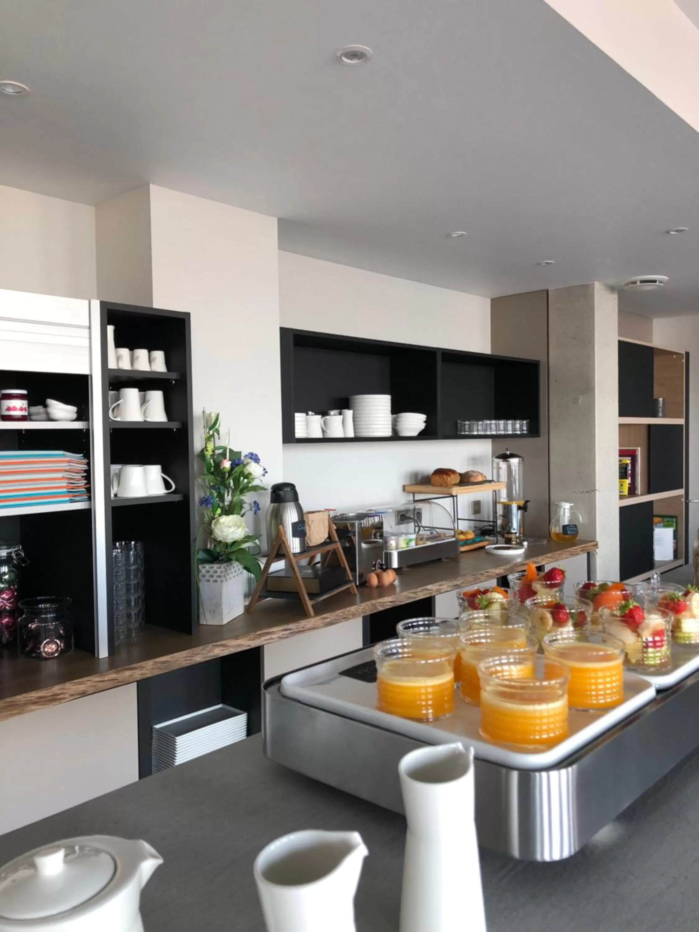 Continental breakfast in Pavillon de la plage