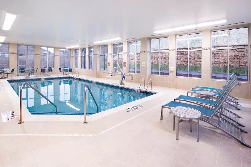 , Swimming Pool in TownePlace Suites by Marriott Pittsburgh Cranberry Township