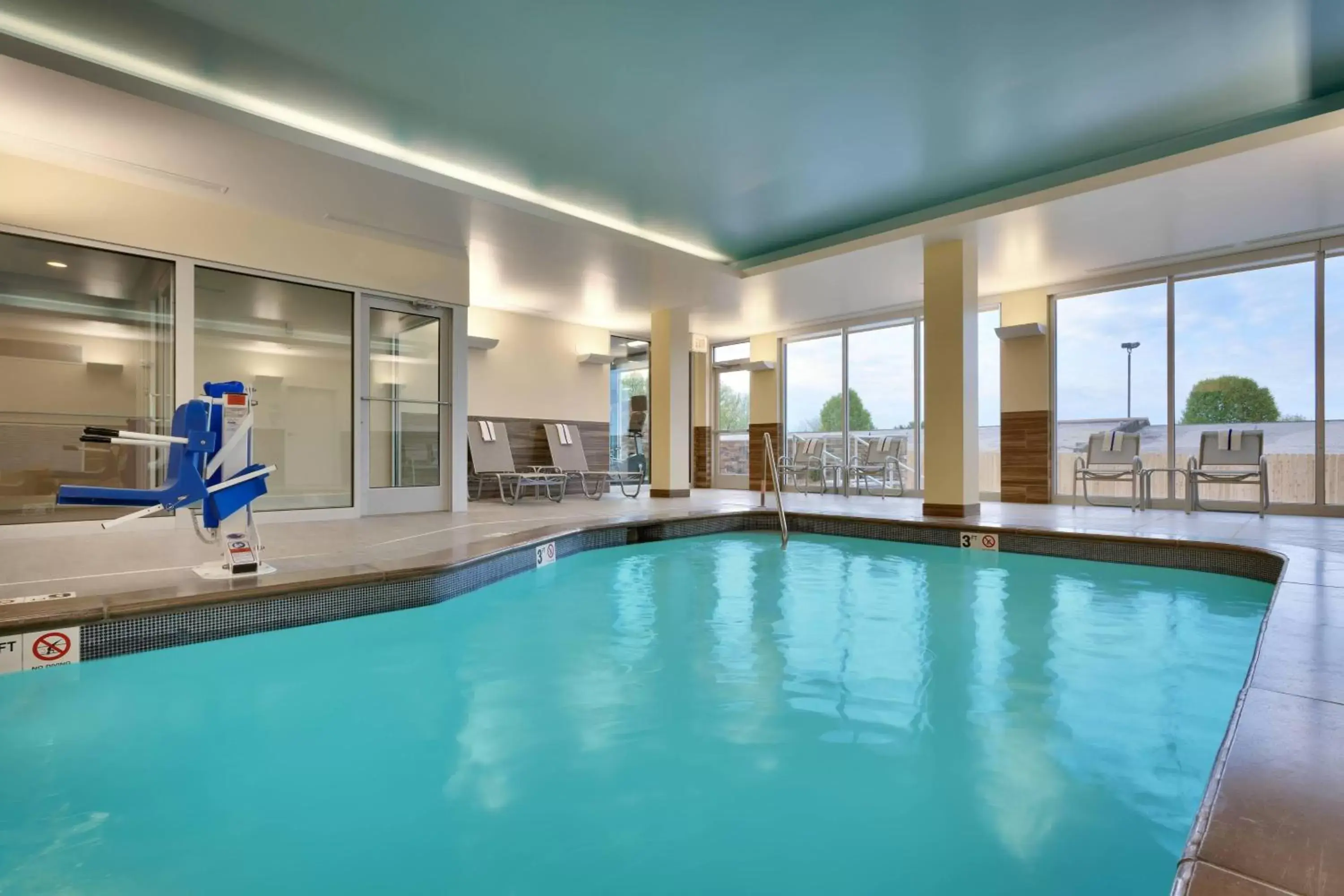 Swimming Pool in Fairfield Inn & Suites by Marriott Springfield North