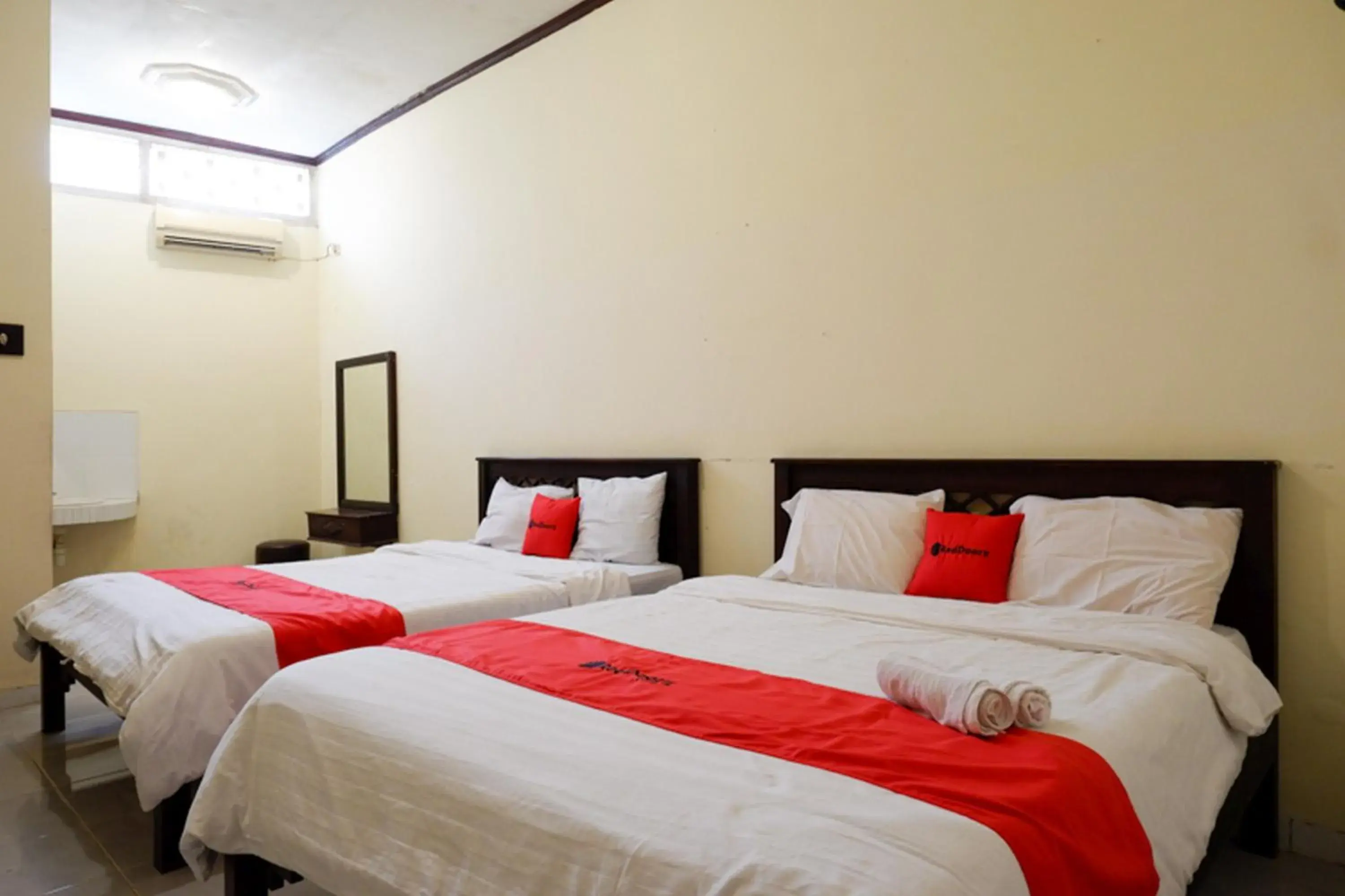 Bed in RedDoorz @ Hotel Citra Indah