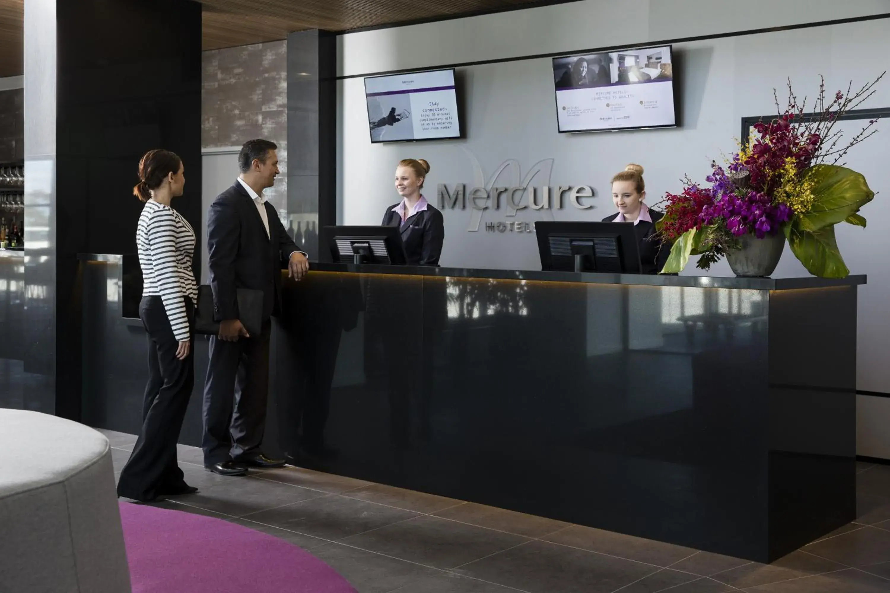 Lobby or reception in Mercure Newcastle Airport