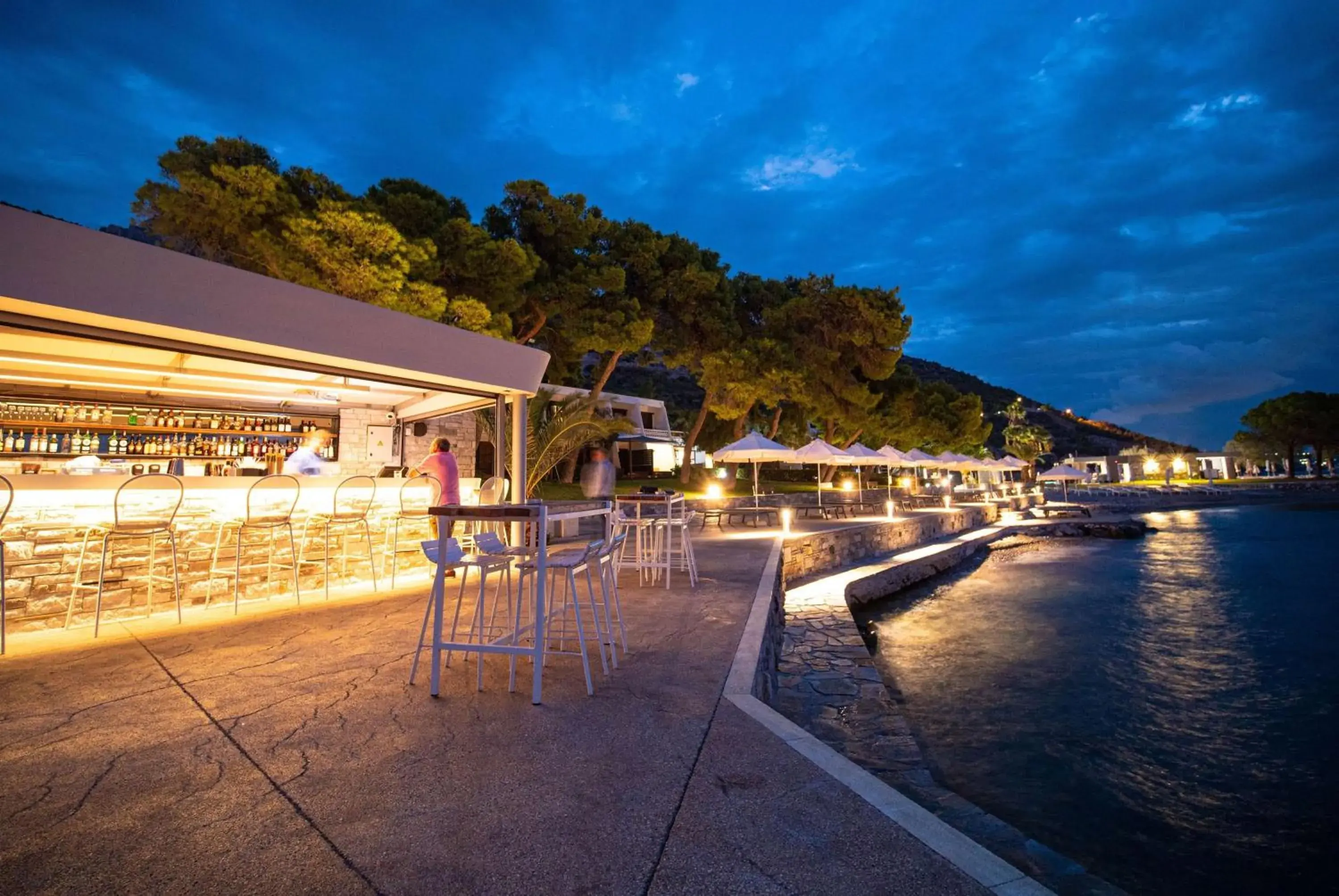 Lounge or bar in Ramada Loutraki Poseidon Resort Lounge or bar in Ramada Loutraki Poseidon Resort