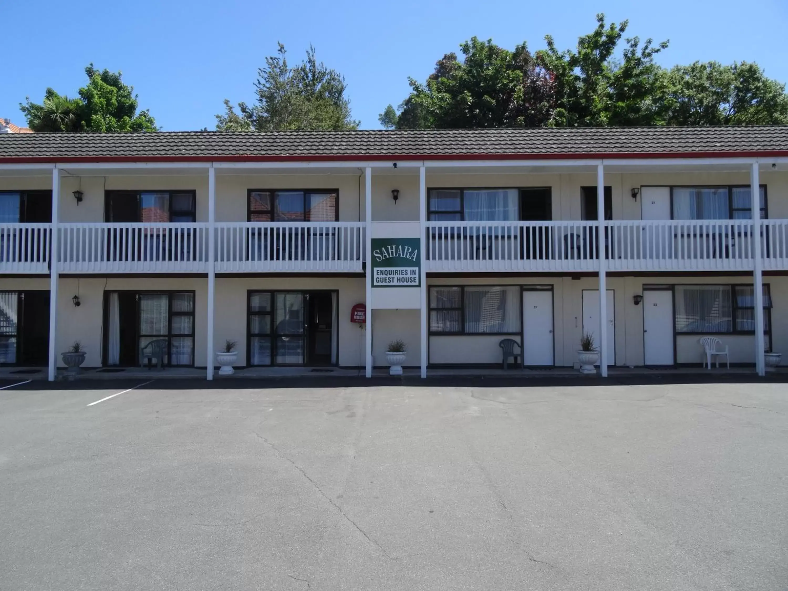 Facade/entrance, Property Building in Sahara Motels