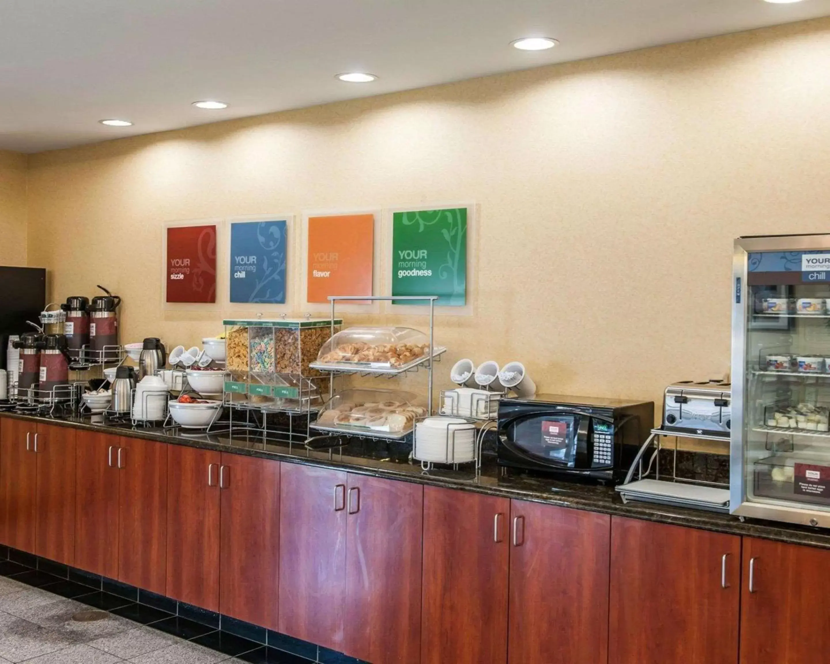 Restaurant/places to eat in Comfort Suites near Indianapolis Airport