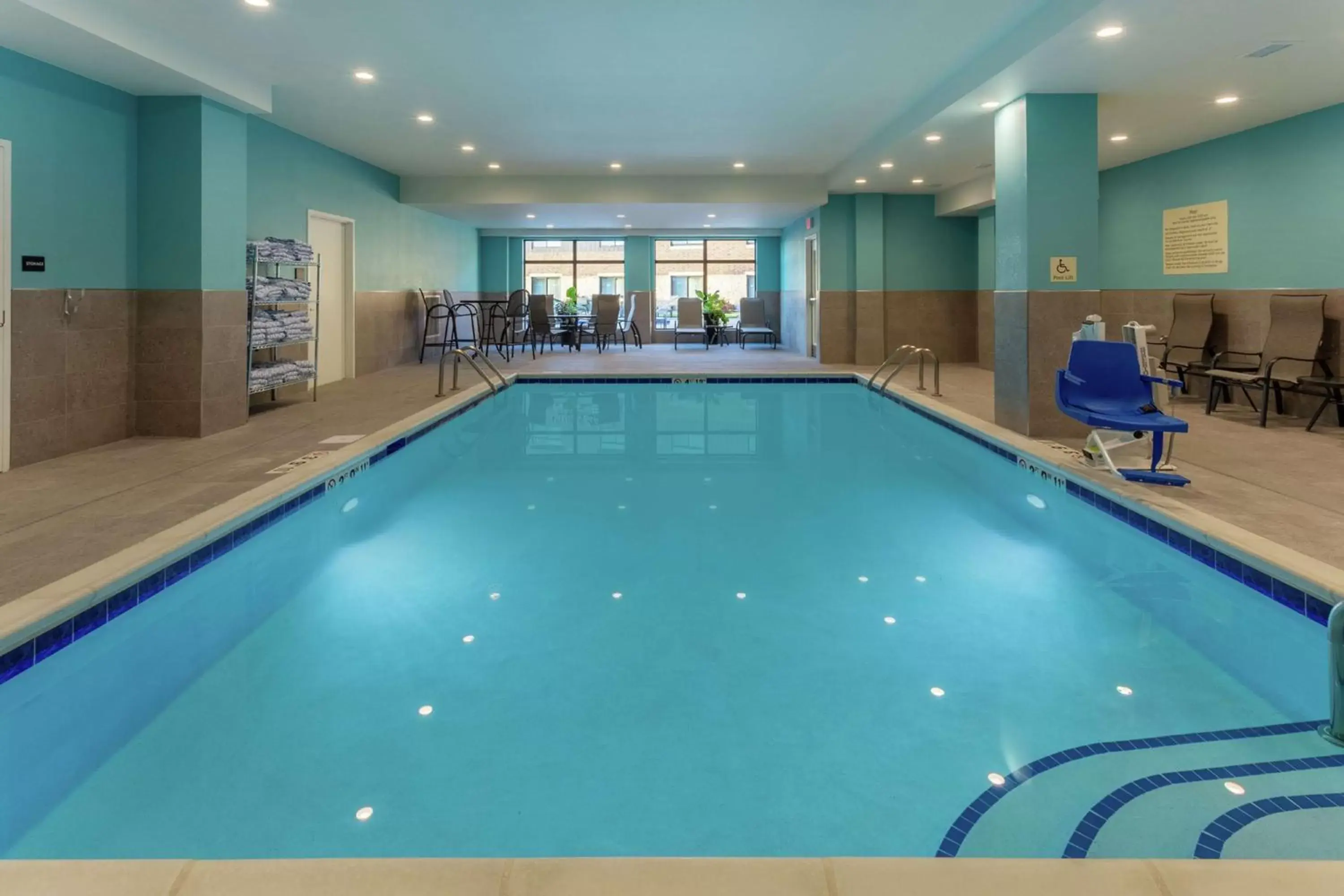 Pool view, Swimming Pool in Hampton Inn & Suites Burlington