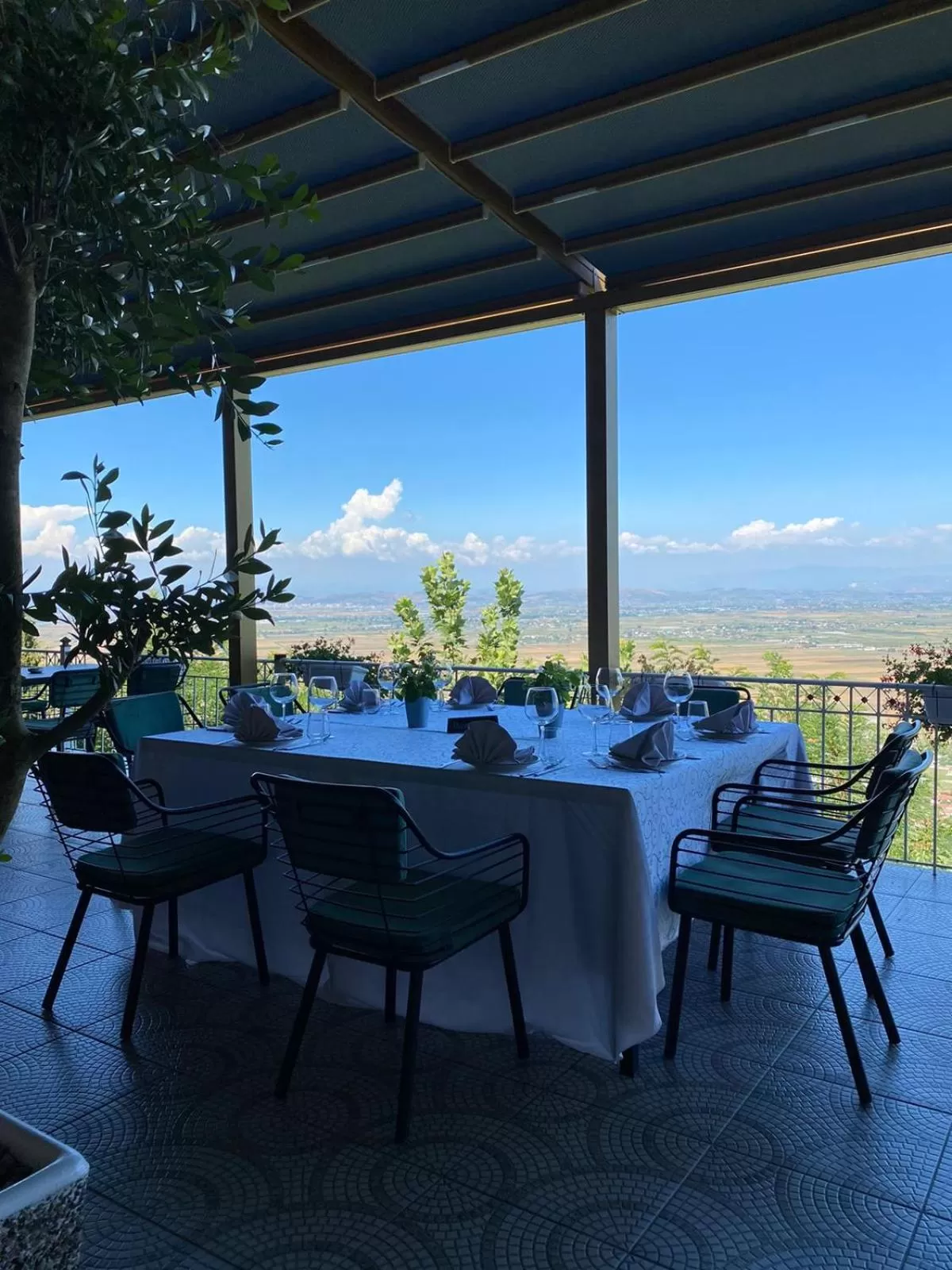 Restaurant/places to eat in Ardenica Boutique Hotel