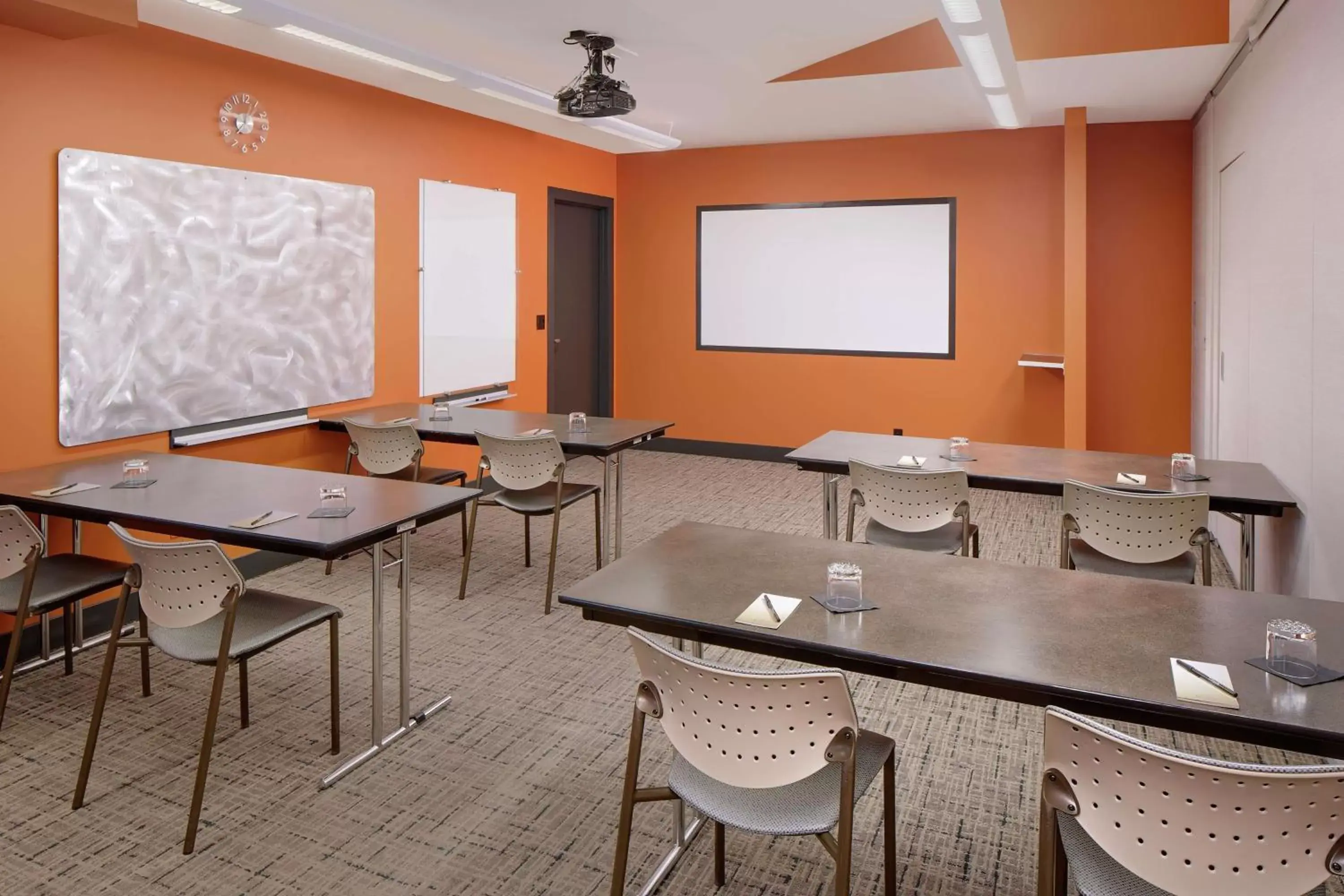 Meeting/conference room in Chrysalis Inn & Spa Bellingham, Curio Collection by Hilton