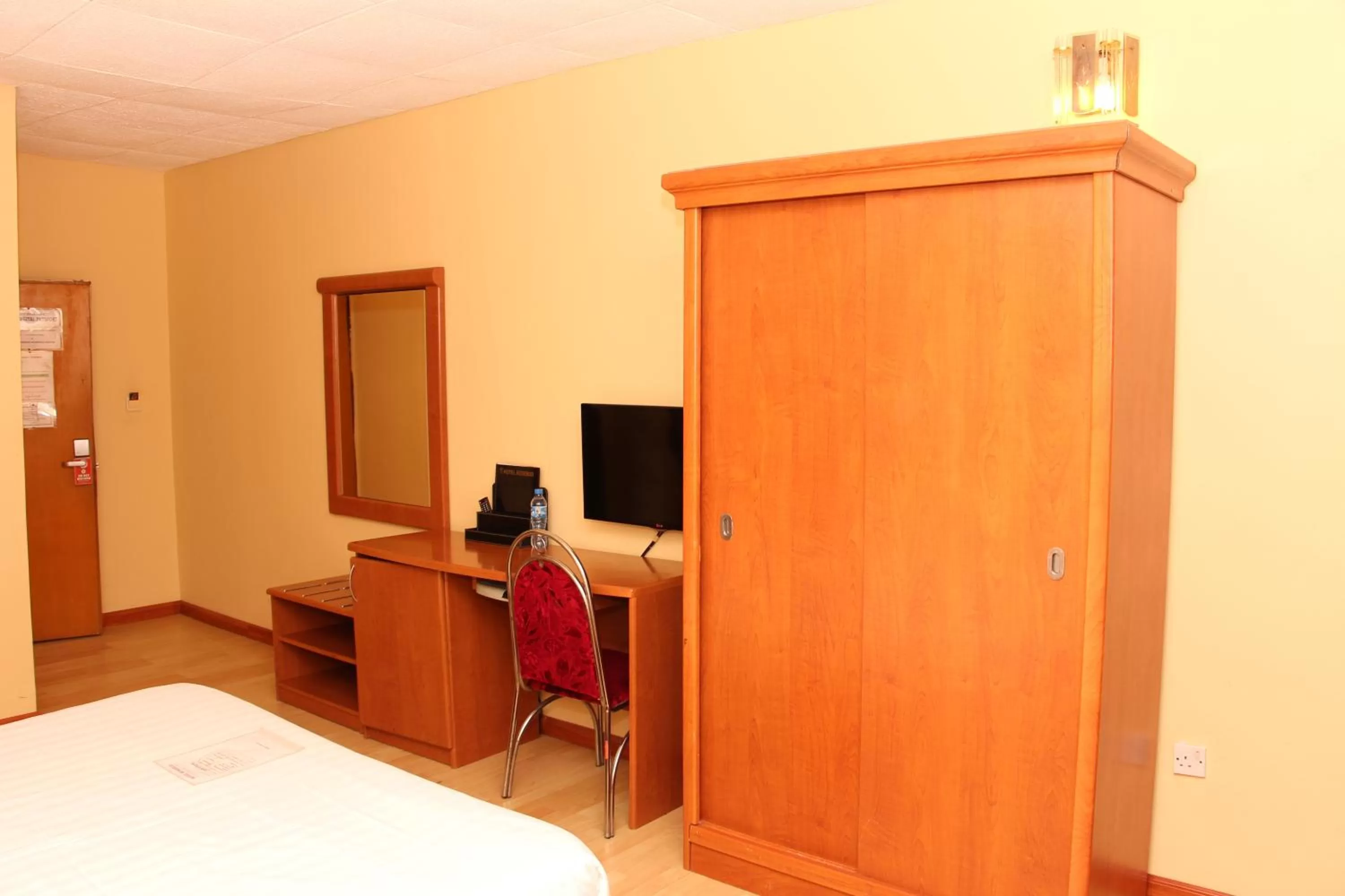 Shower, Bed in Hotel Rosebud