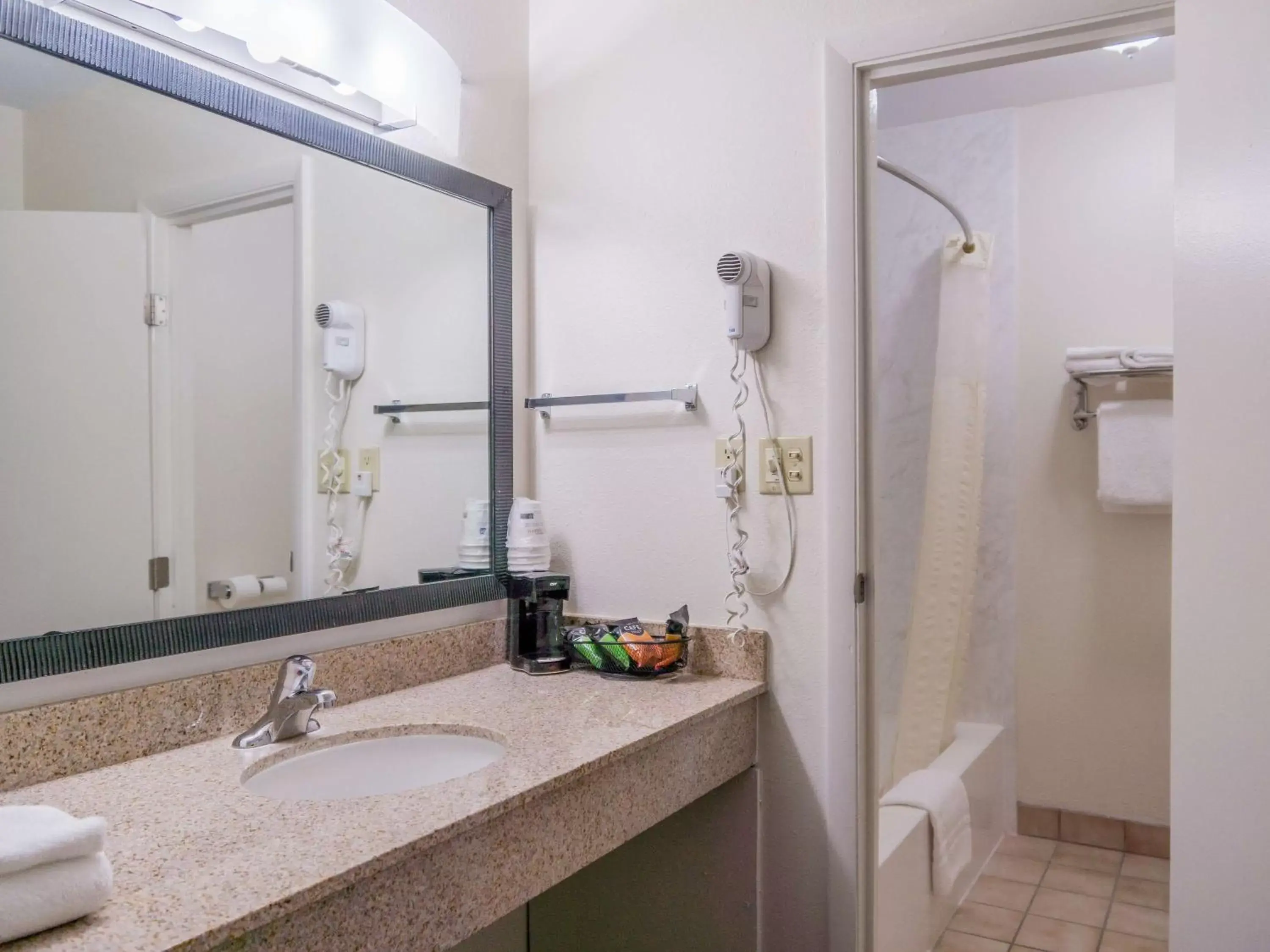 Photo of the whole room, Bathroom in Best Western Alamosa Inn