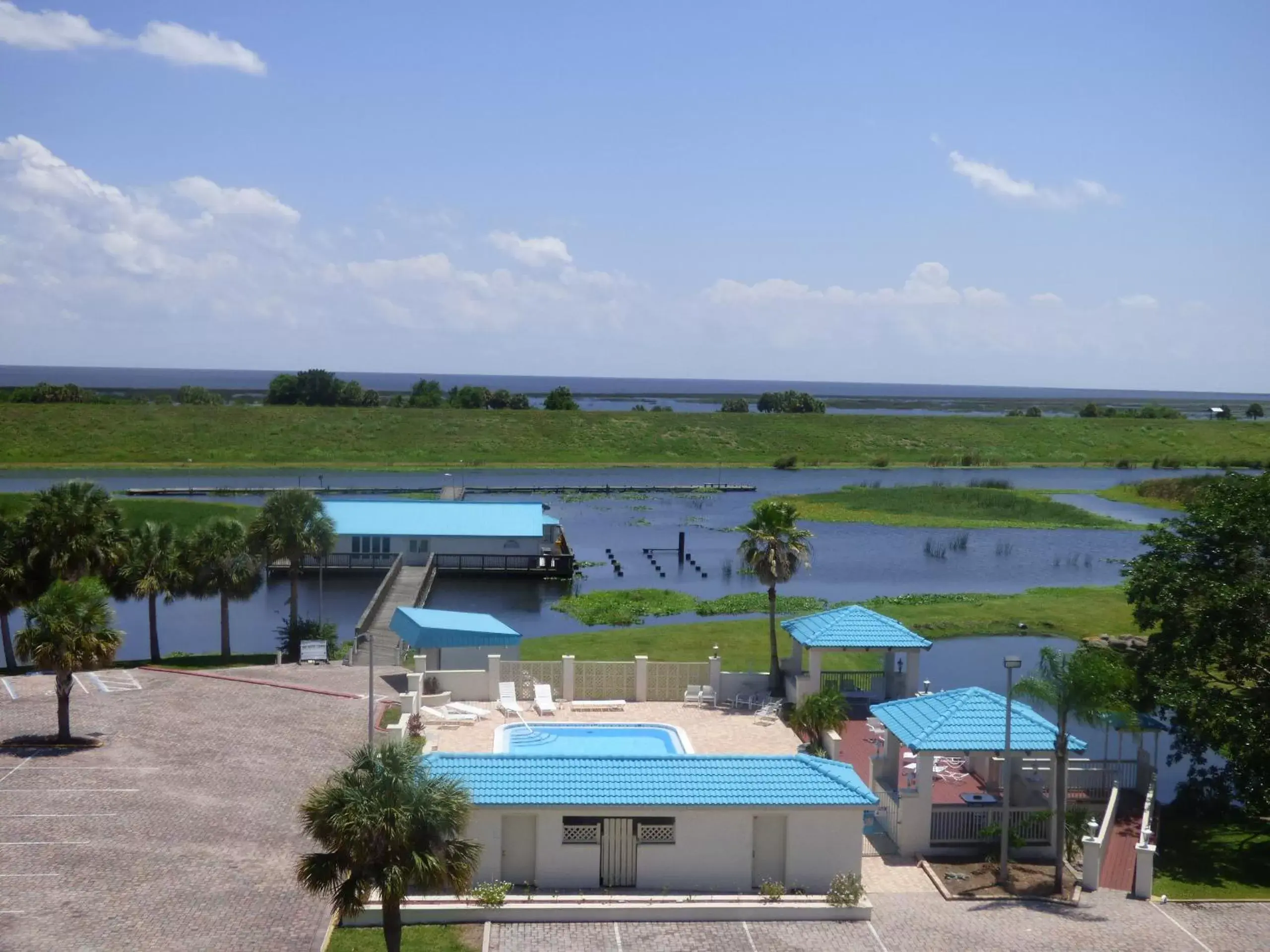 Property building, Pool View in Days Inn & Suites by Wyndham Lake Okeechobee