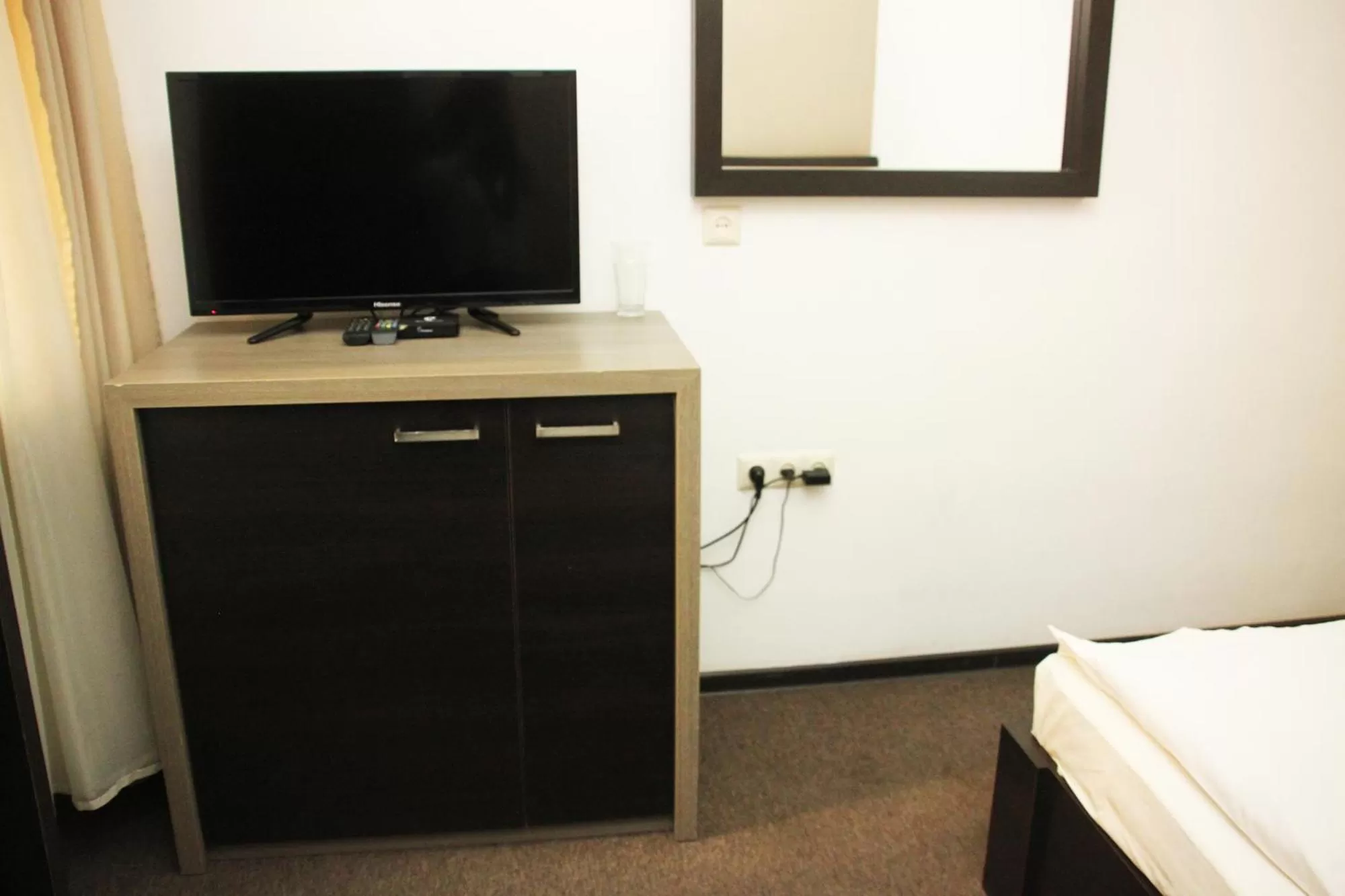 TV and multimedia, TV/Entertainment Center in City Centre Hotel By Picnic