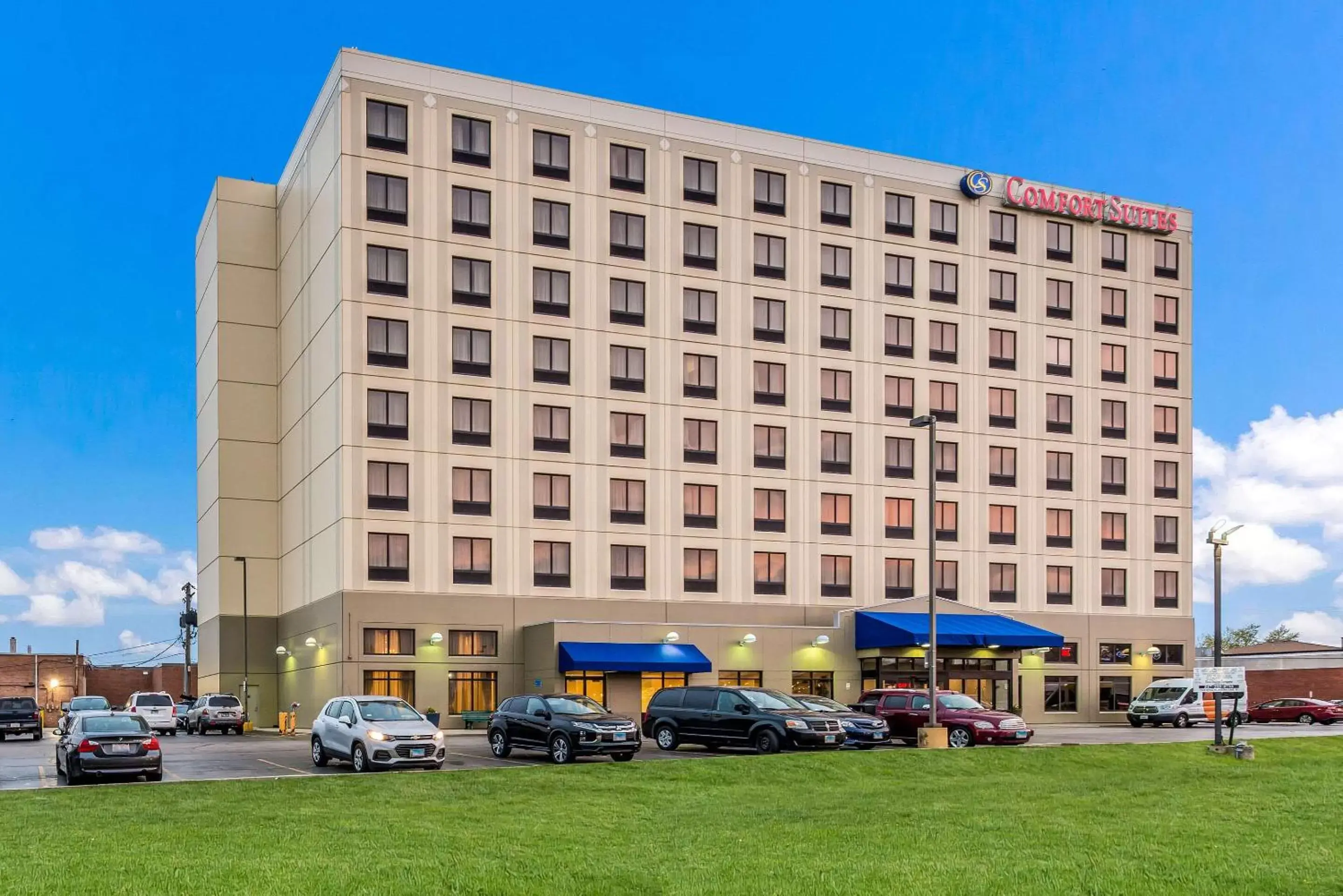 Property Building in Comfort Suites Chicago O'Hare Airport