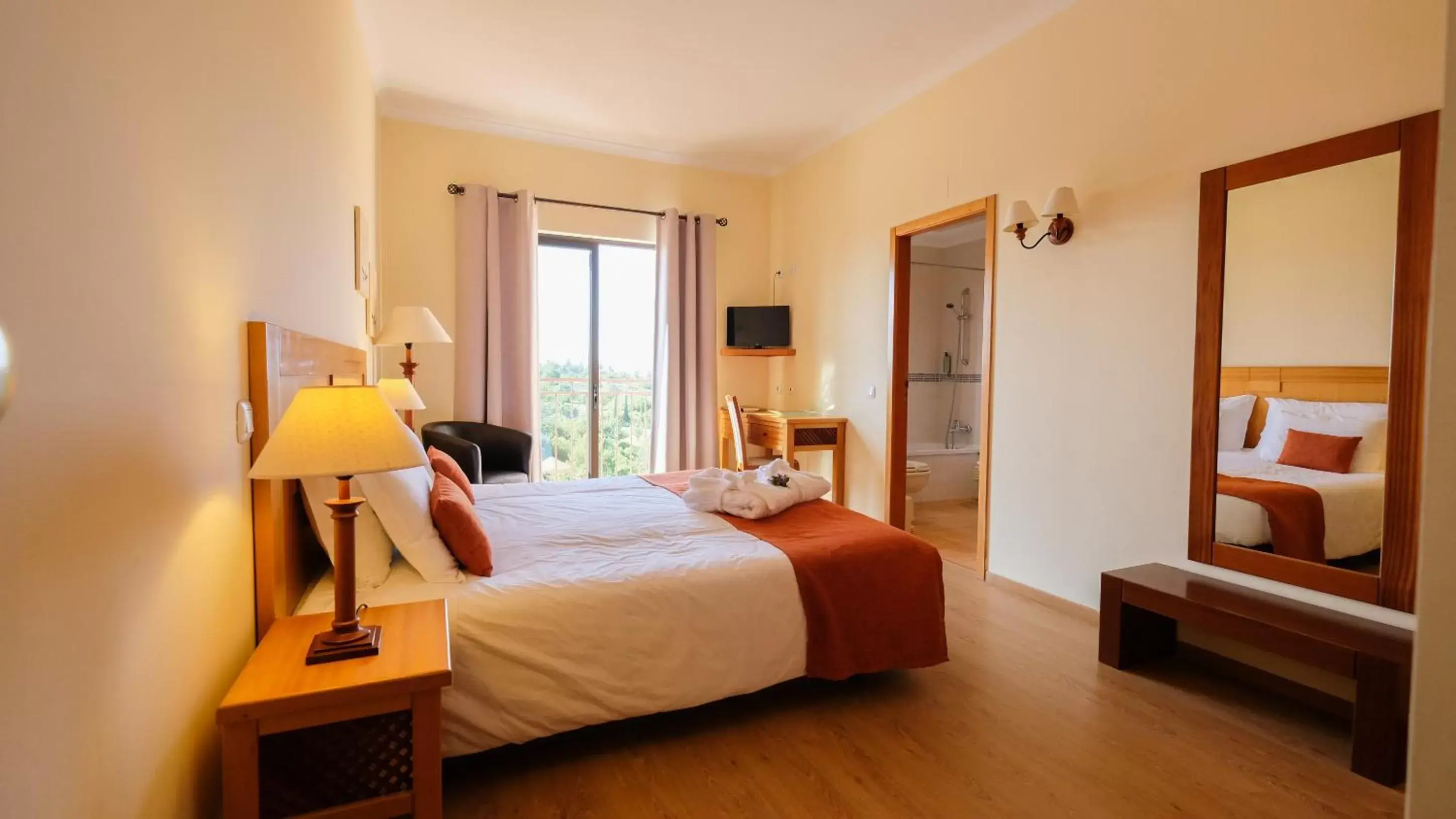 Double or Twin Room (2 Adults + 1 Child) in Quinta dos Poetas Nature Hotel & Apartments Double or Twin Room (2 Adults + 1 Child) in Quinta dos Poetas Nature Hotel & Apartments