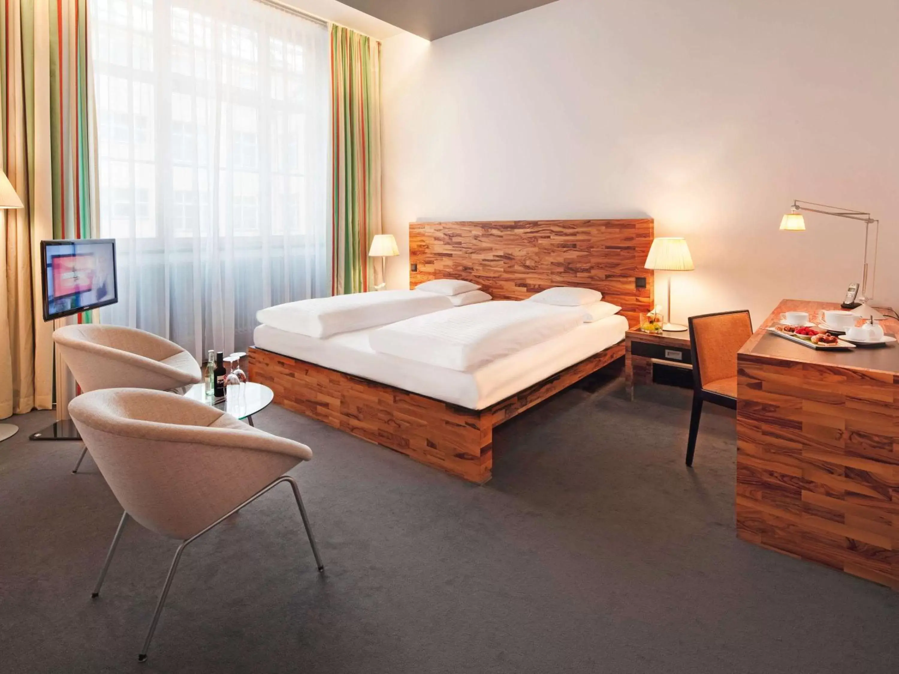 Photo of the whole room, Bed in Mövenpick Hotel Berlin Am Potsdamer Platz