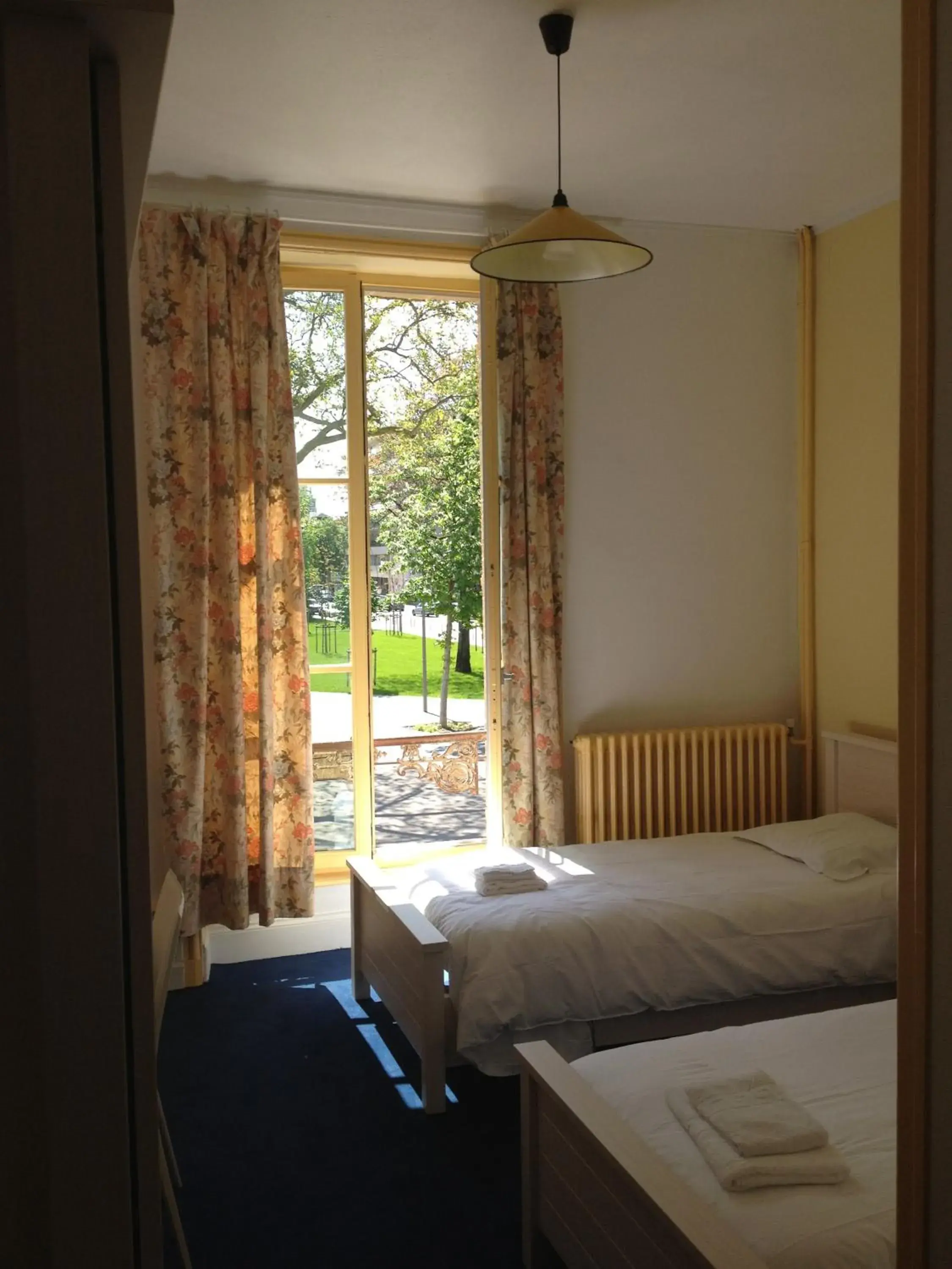 Photo of the whole room, Bed in Hotel Couleurs Sud