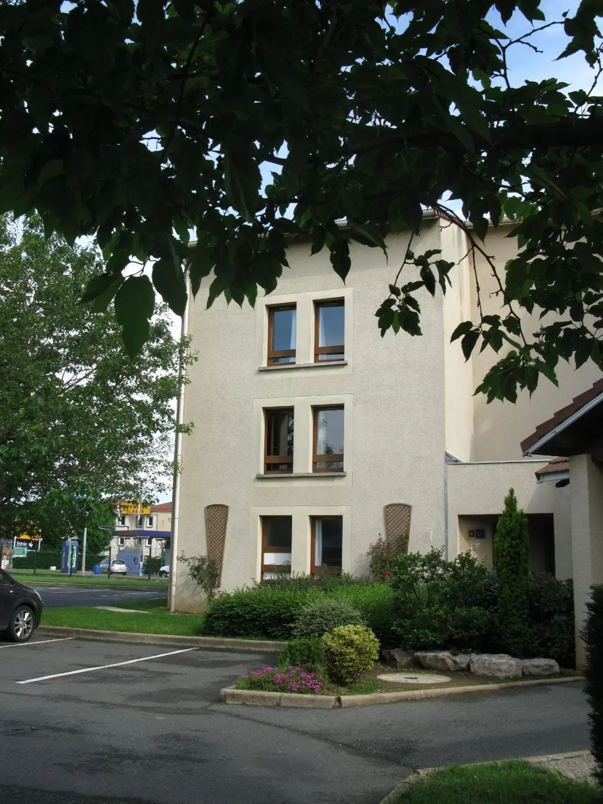 Facade/entrance, Property Building in Hotel Lyon Nord, Massieux - Restaurant Maison Germains