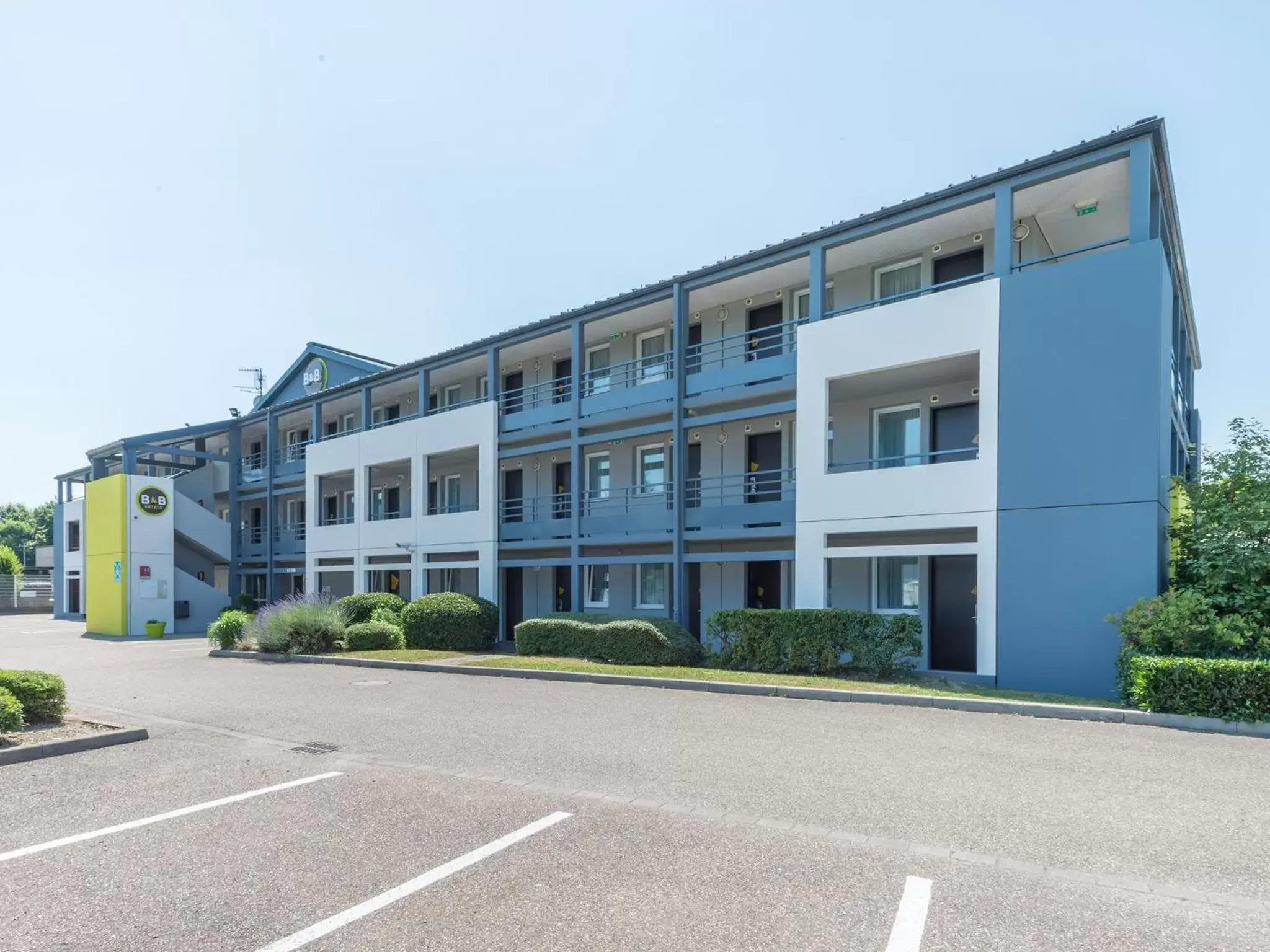 Facade/entrance in B&B HOTEL Strasbourg Sud Geispolsheim Facade/entrance in B&B HOTEL Strasbourg Sud Geispolsheim