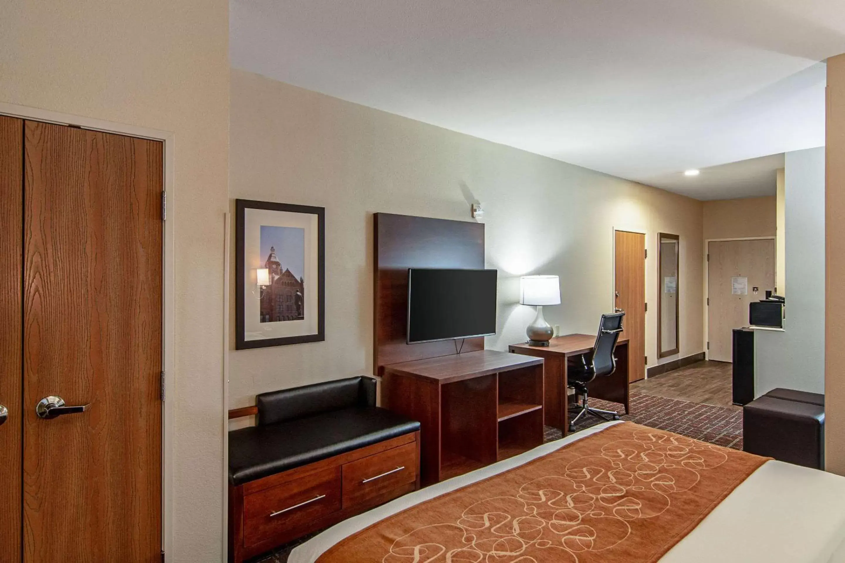 Photo of the whole room, TV/Entertainment Center in Comfort Suites NW Dallas Near Love Field