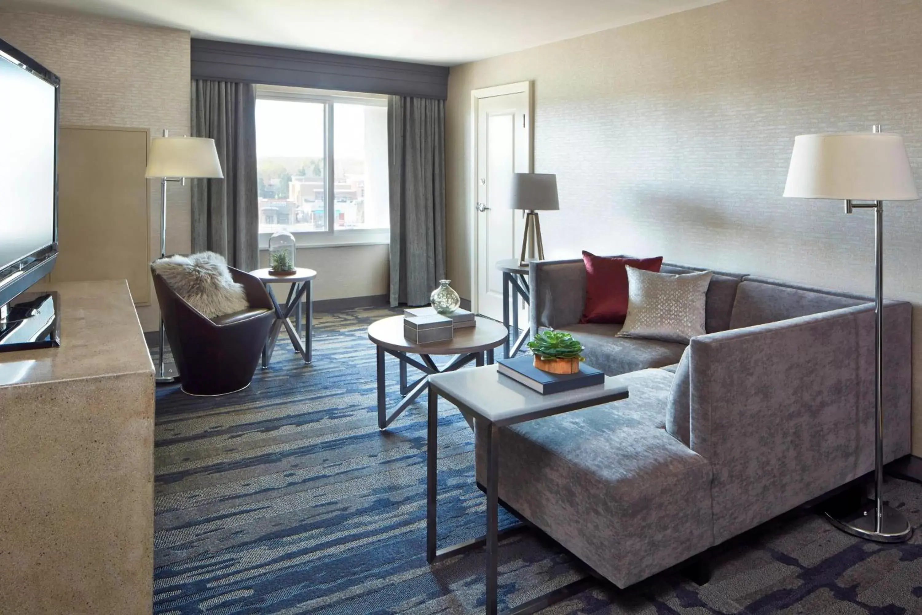 Living room, Seating Area in Rochester Airport Marriott