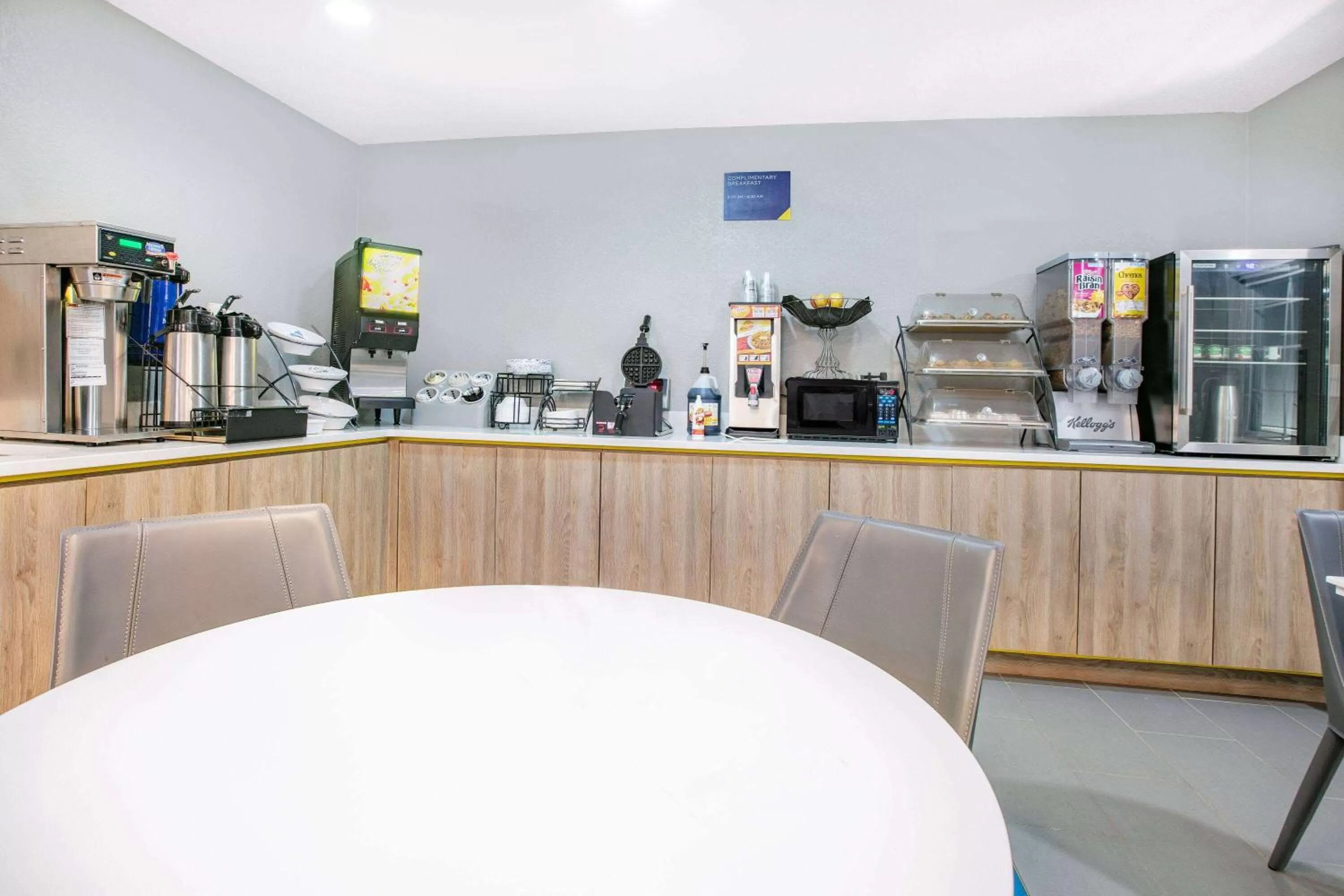 Breakfast in Microtel Inn by Wyndham Beckley