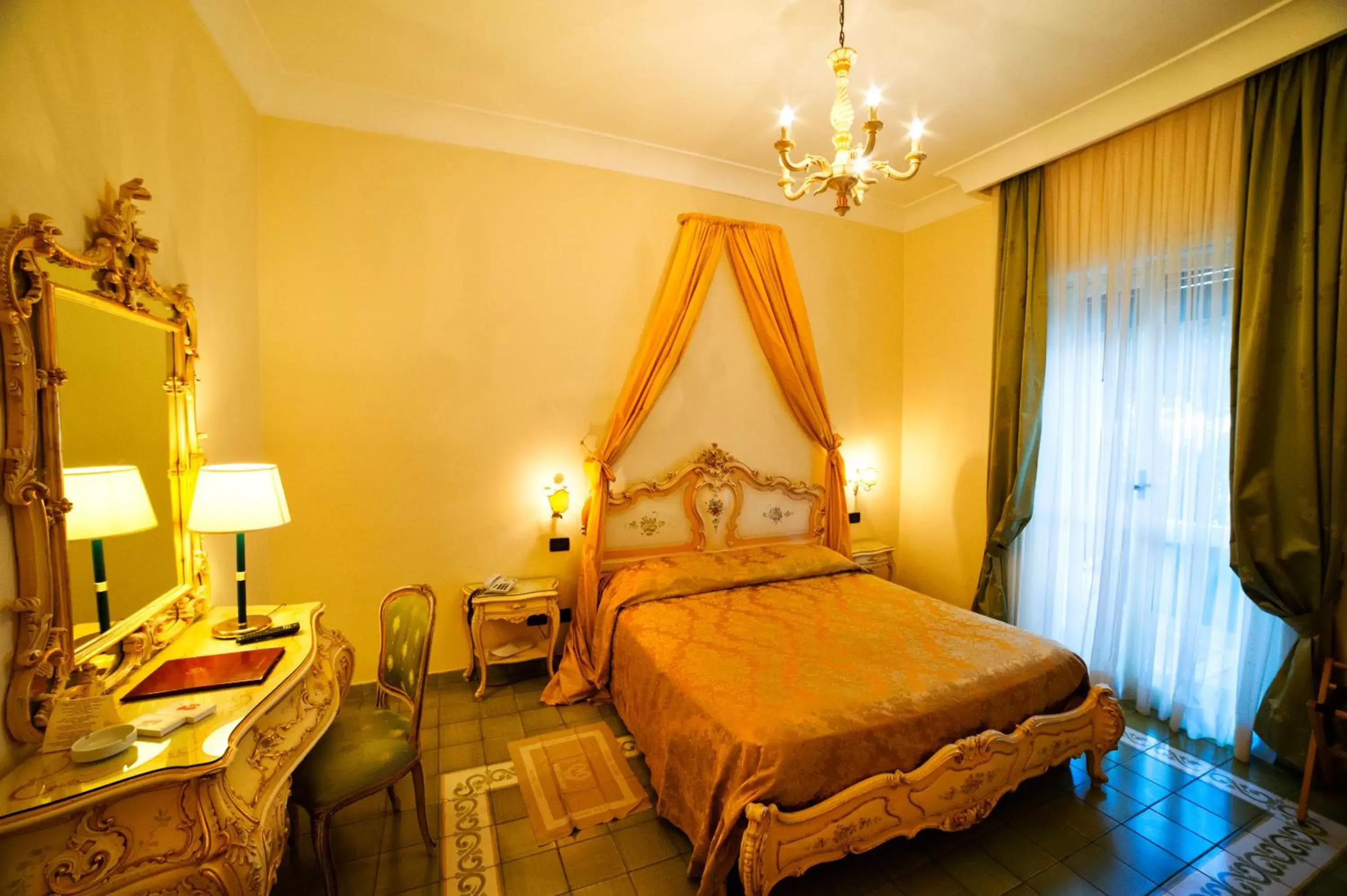 Sea view, Bed in Grande Albergo Miramare