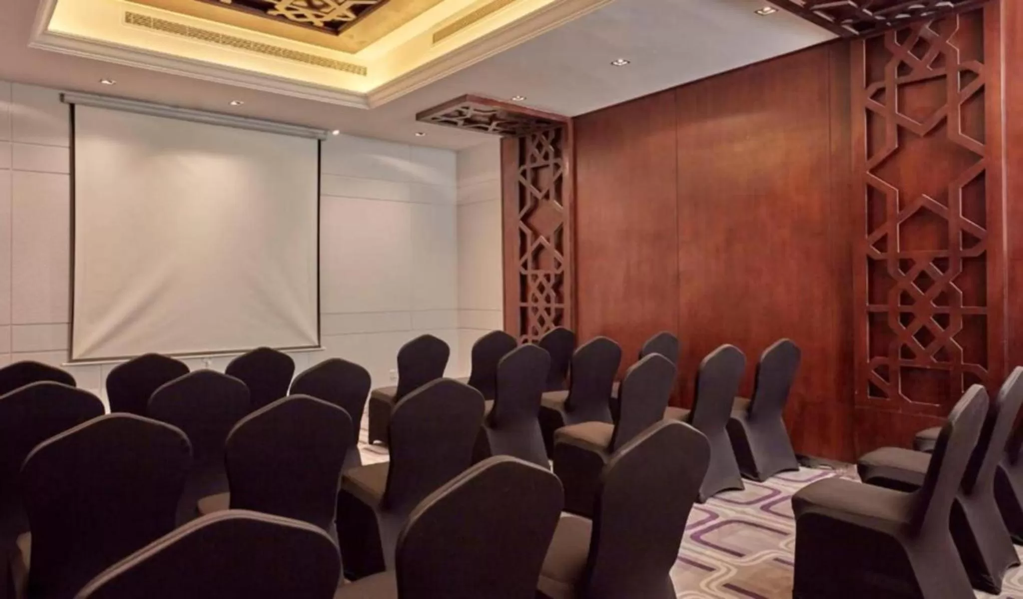 Business facilities in Three Points Al Salama