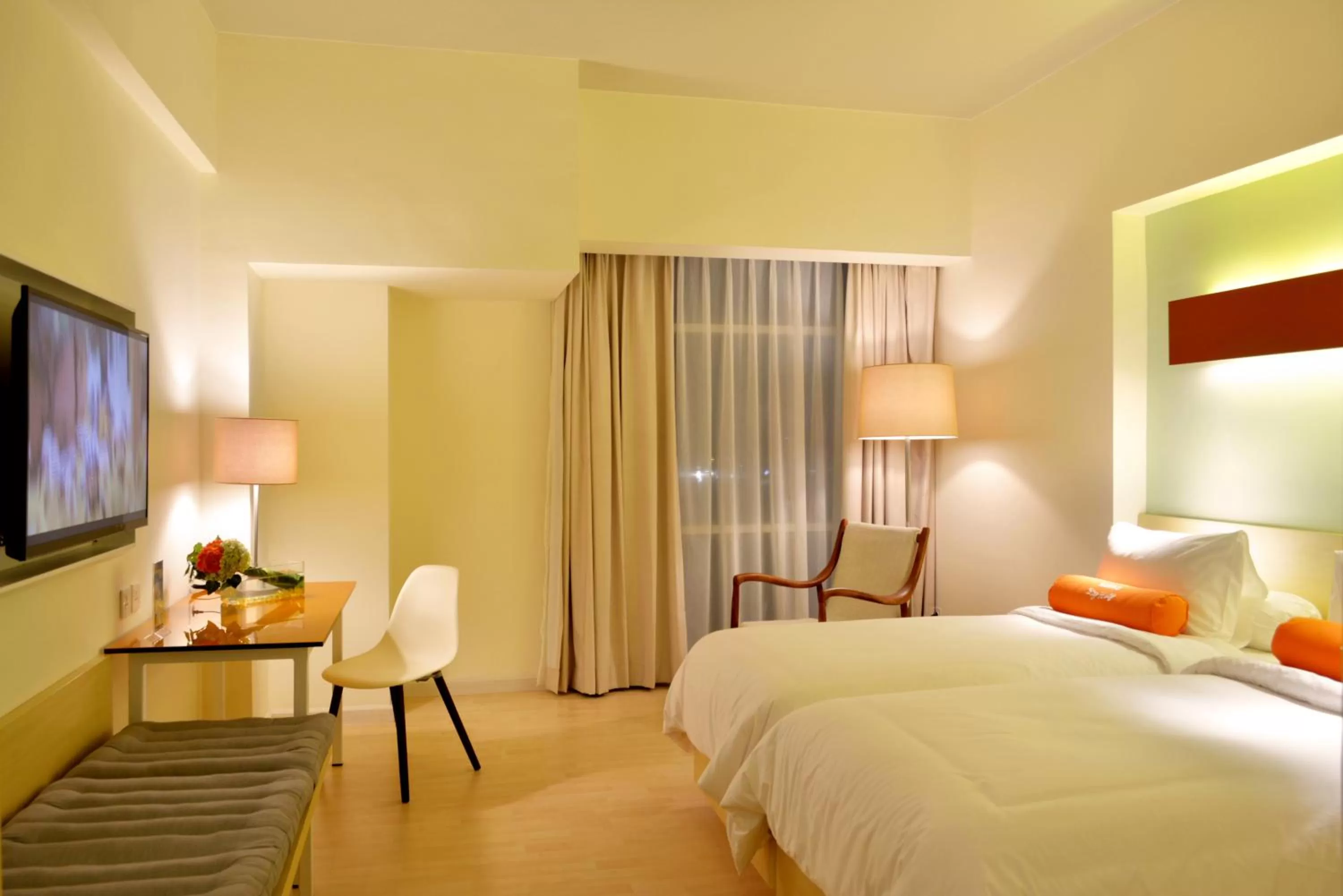 Bed in HARRIS Hotel & Conventions Bekasi