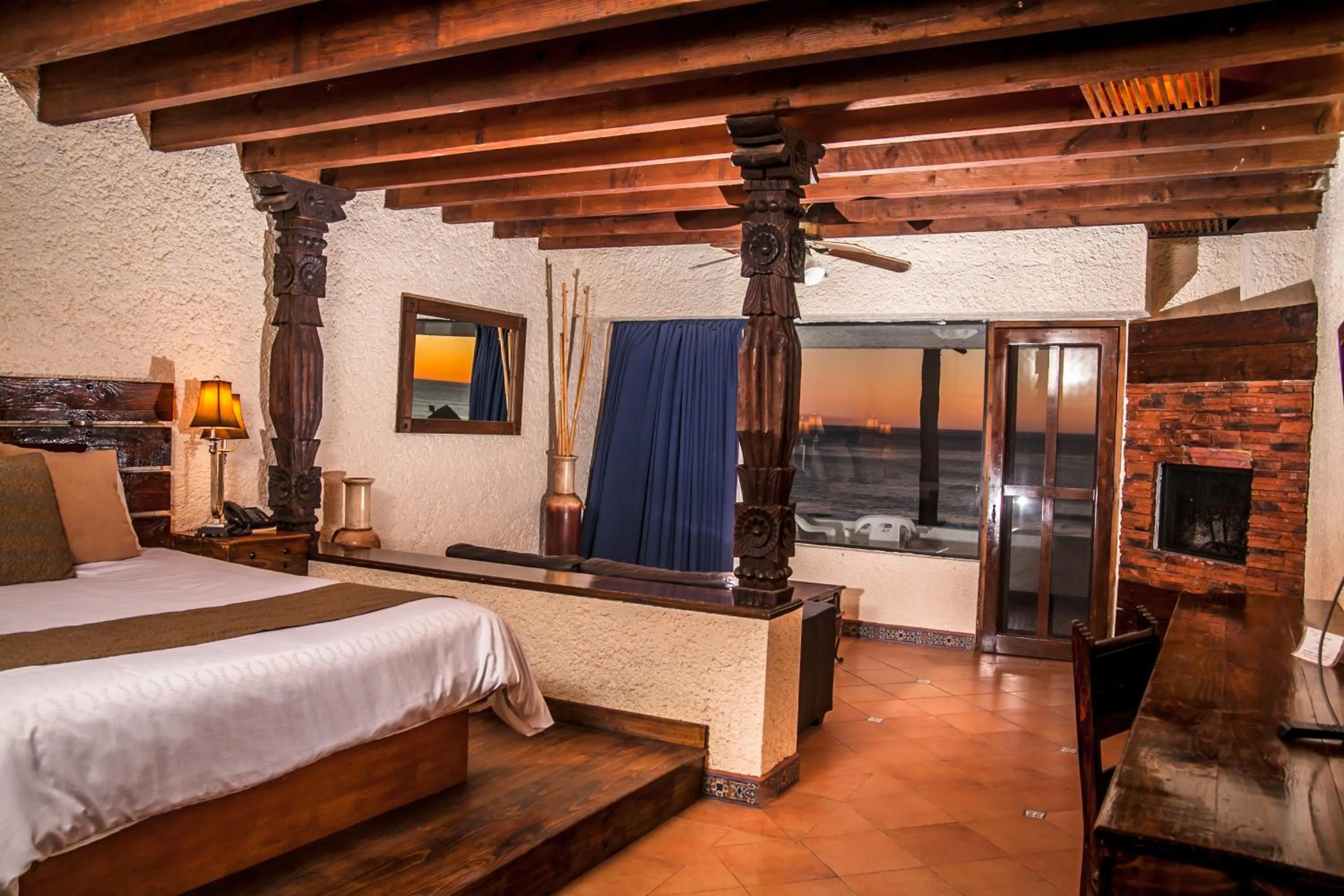 Bed in Las Rocas Resort & Spa