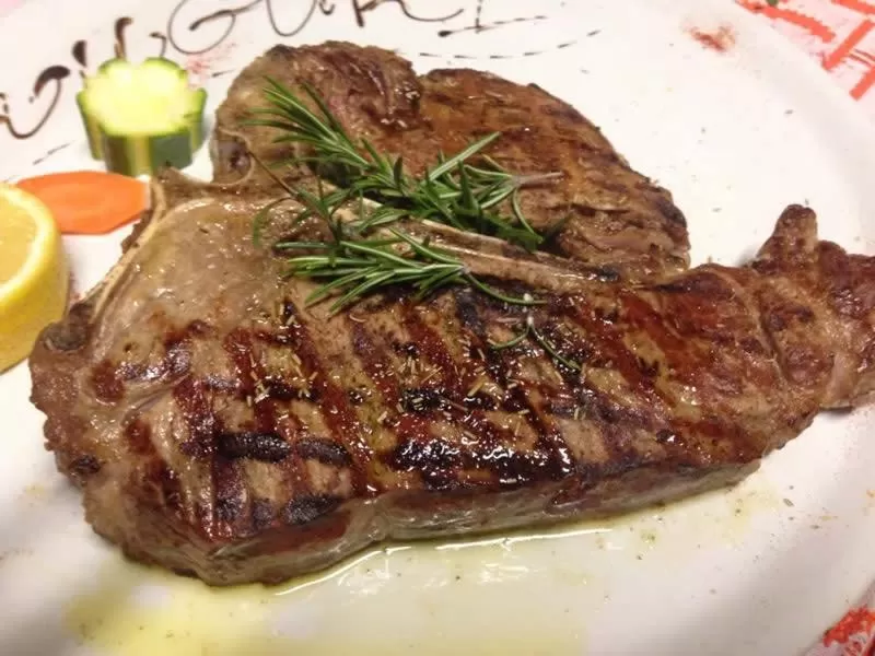 Restaurant/places to eat, Food in Hotel Carillon