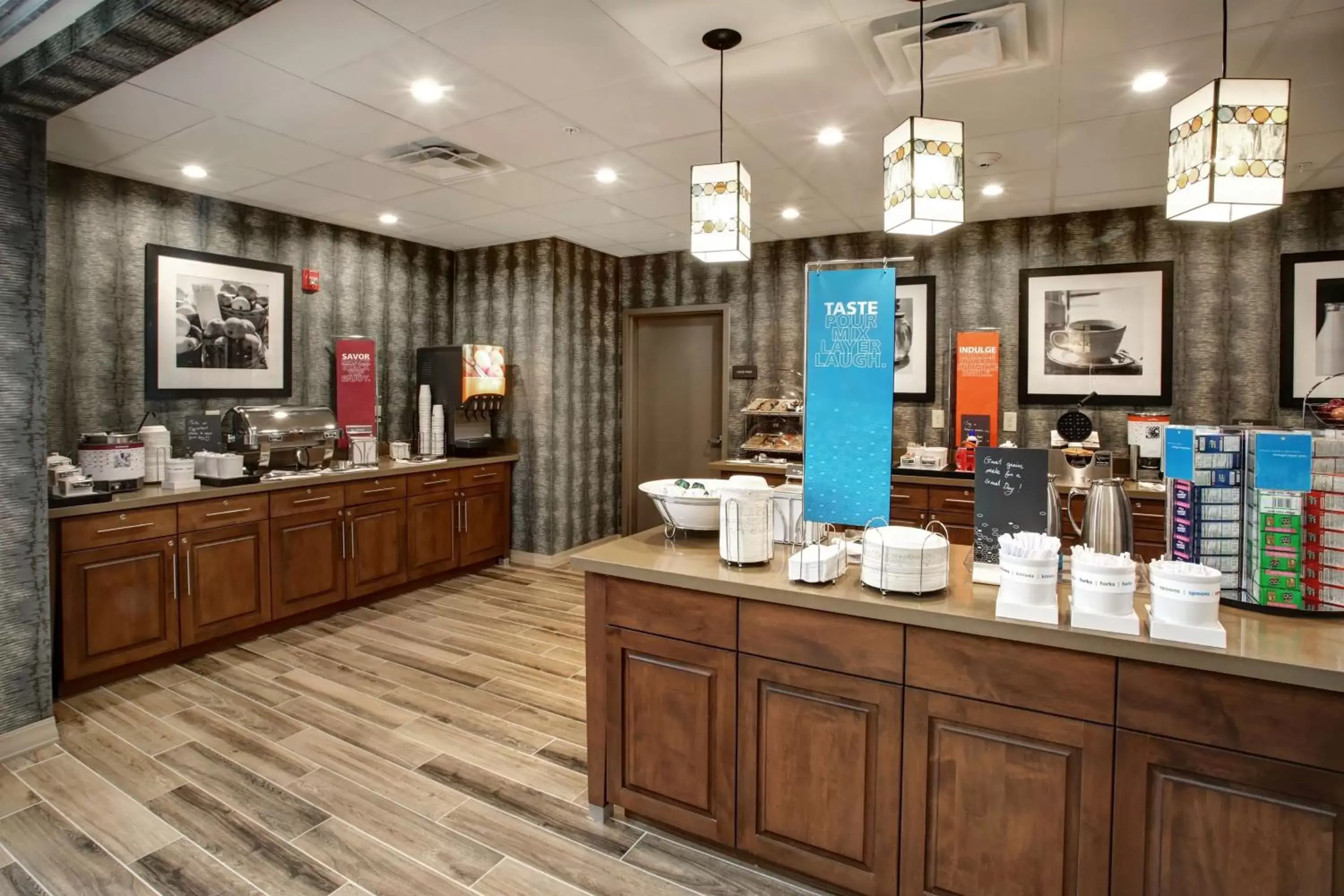 Dining area, Restaurant/Places to Eat in Hampton Inn & Suites By Hilton Baltimore/Aberdeen, Md