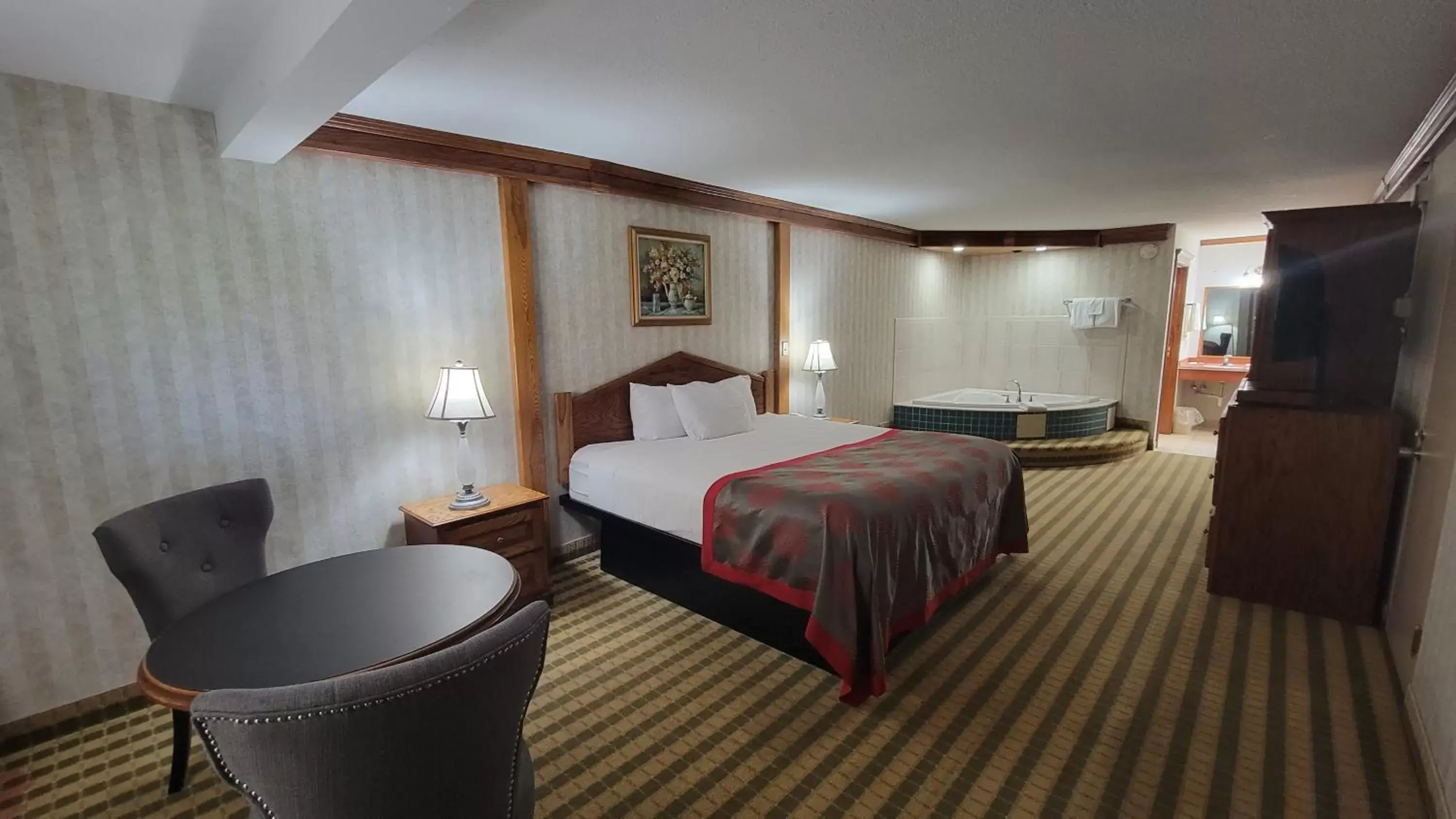 Bed in Ramada by Wyndham Saginaw Hotel & Suites