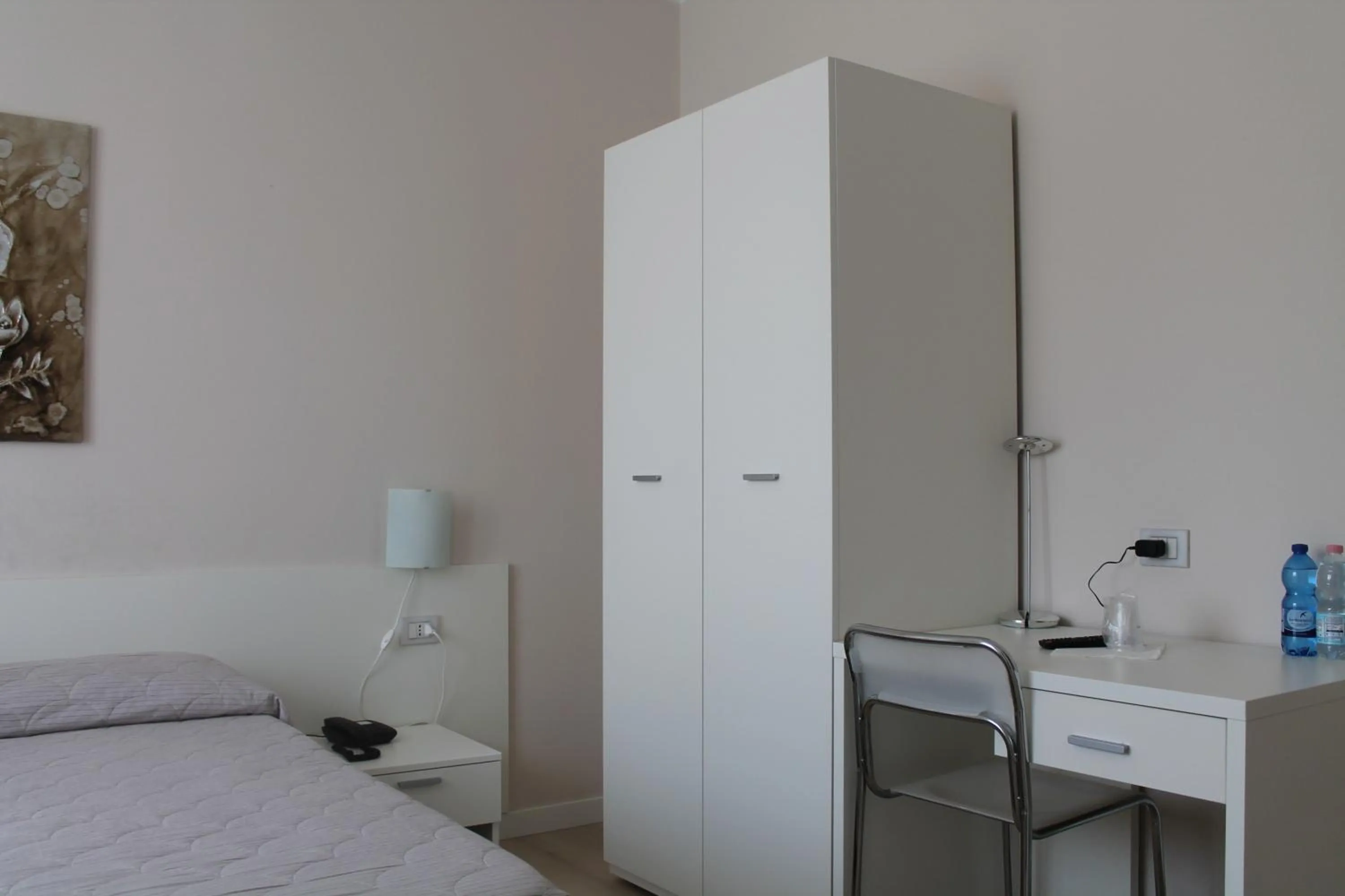 Decorative detail, Bed in Hotel Cremona Viale