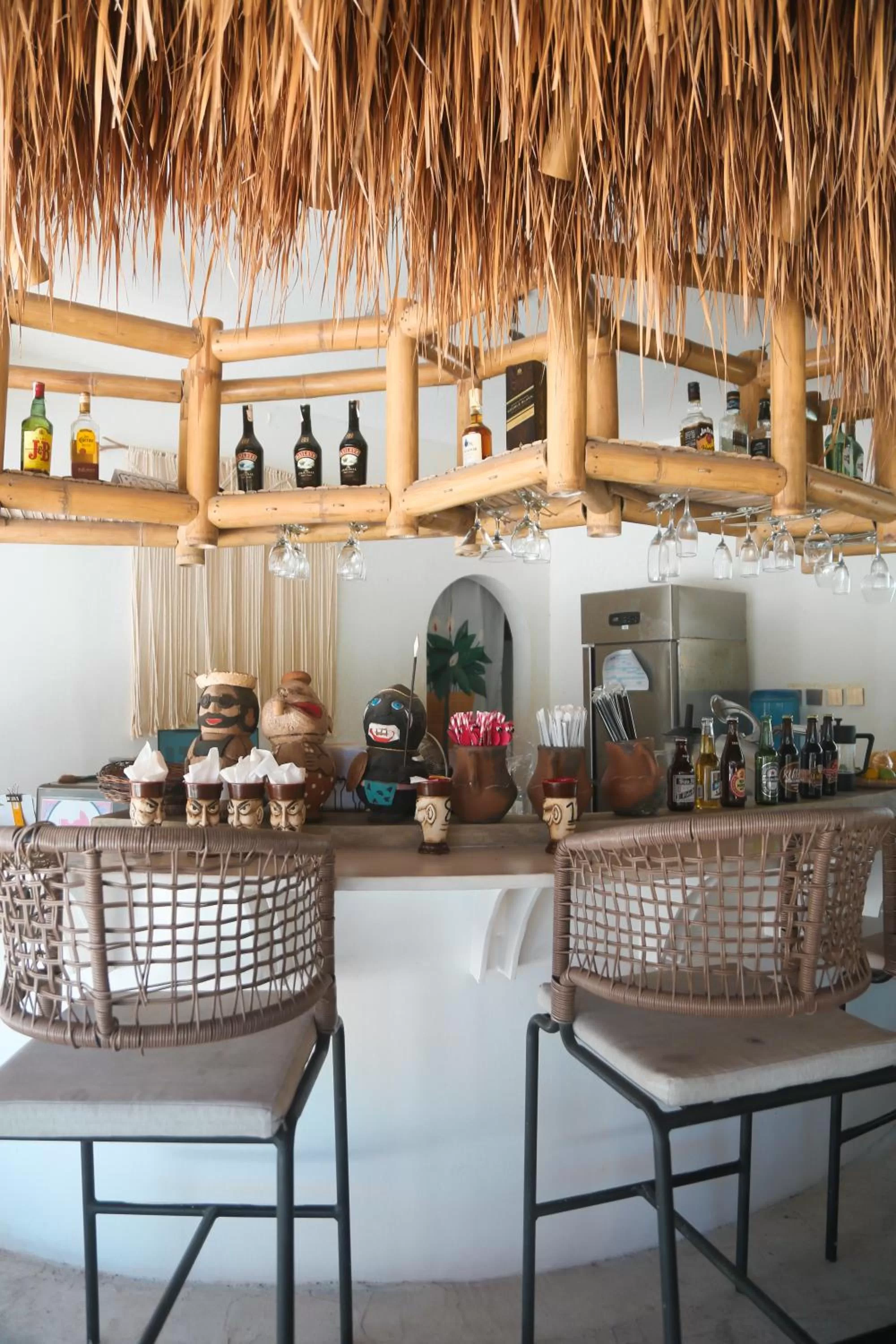 Restaurant/places to eat in Bassa nova villa