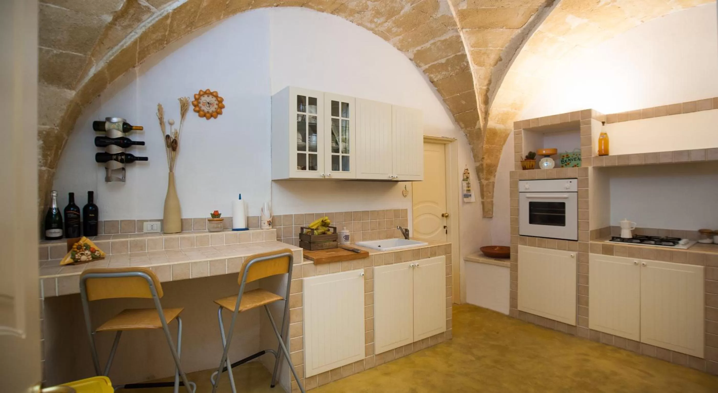 Communal kitchen in B&B La Garolla