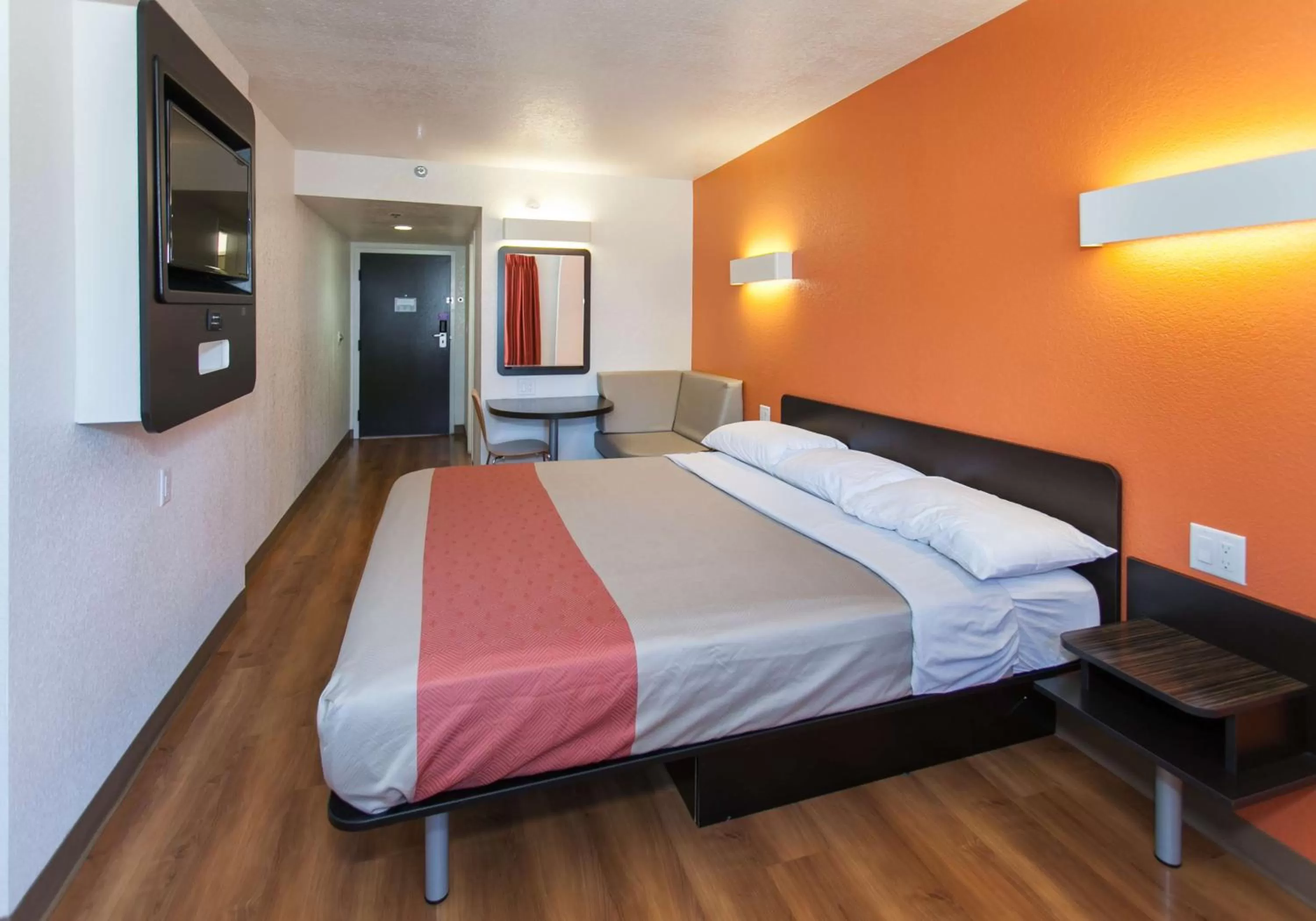 TV and multimedia, Bed in Motel 6-Los Angeles, CA - Los Angeles - LAX