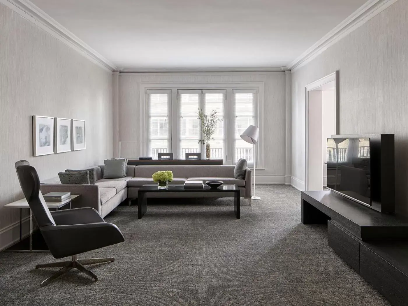 Living room, Seating Area in AKA Rittenhouse Square