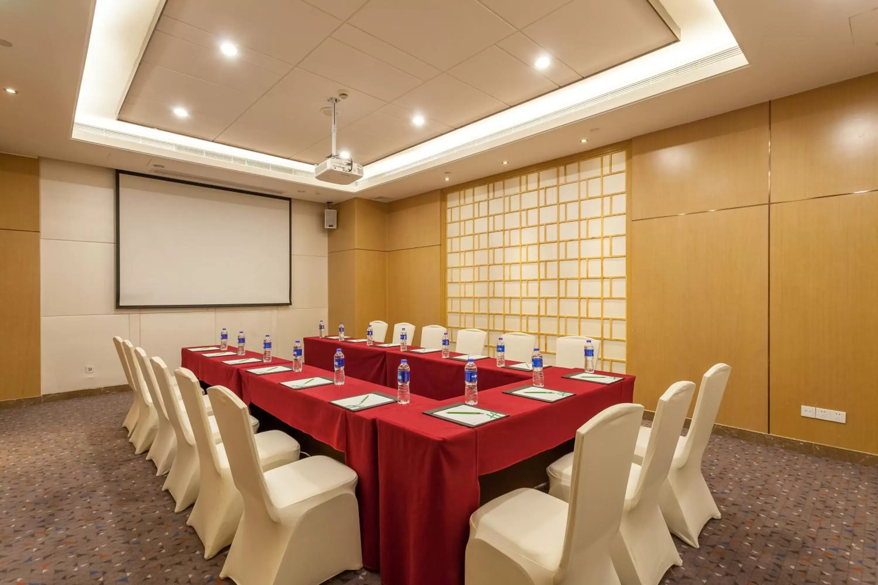 Meeting/conference room in Holiday Inn Shanghai Vista, an IHG Hotel