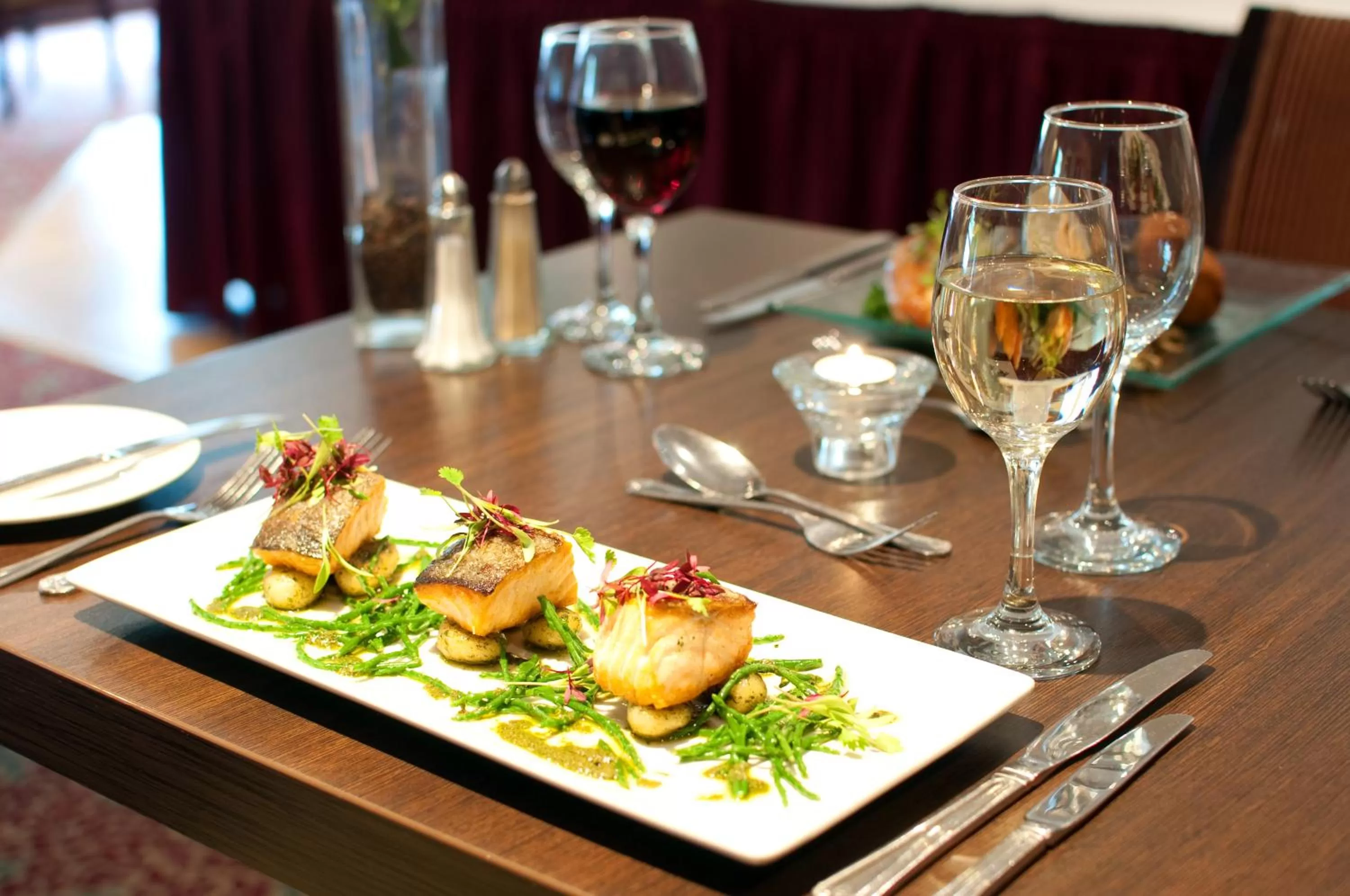 Restaurant/places to eat in Bridgewood Manor Hotel & Spa