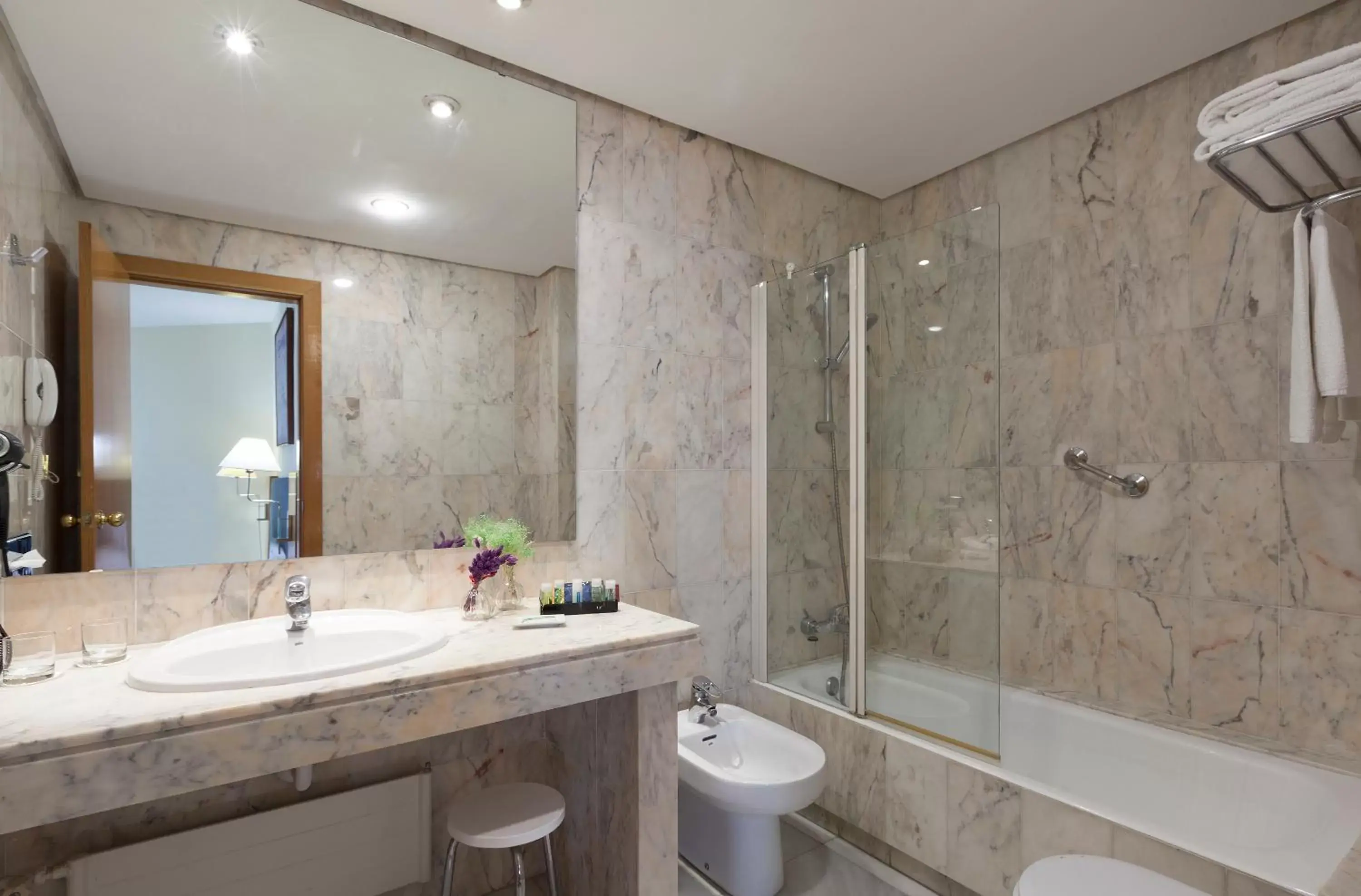 Bathroom in URH Ciutat de Mataró Bathroom in URH Ciutat de Mataró