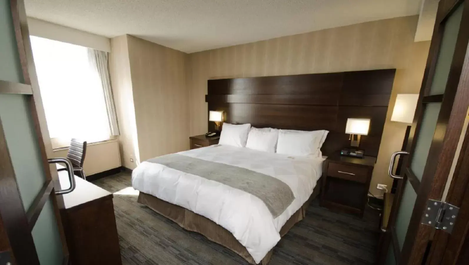 Bedroom, Bed in Radisson Hotel Winnipeg Downtown